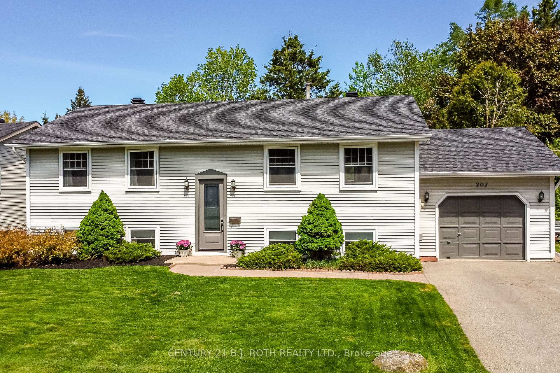 Photo 2 of 202 Crawford Street, Barrie, Ardagh — HOMEH