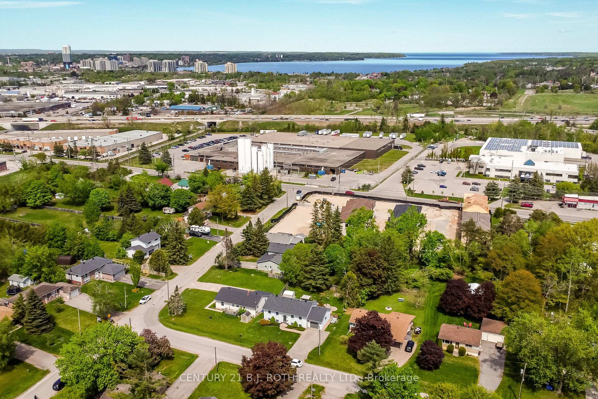 Photo 8 of 202 Crawford Street, Barrie, Ardagh — HOMEH