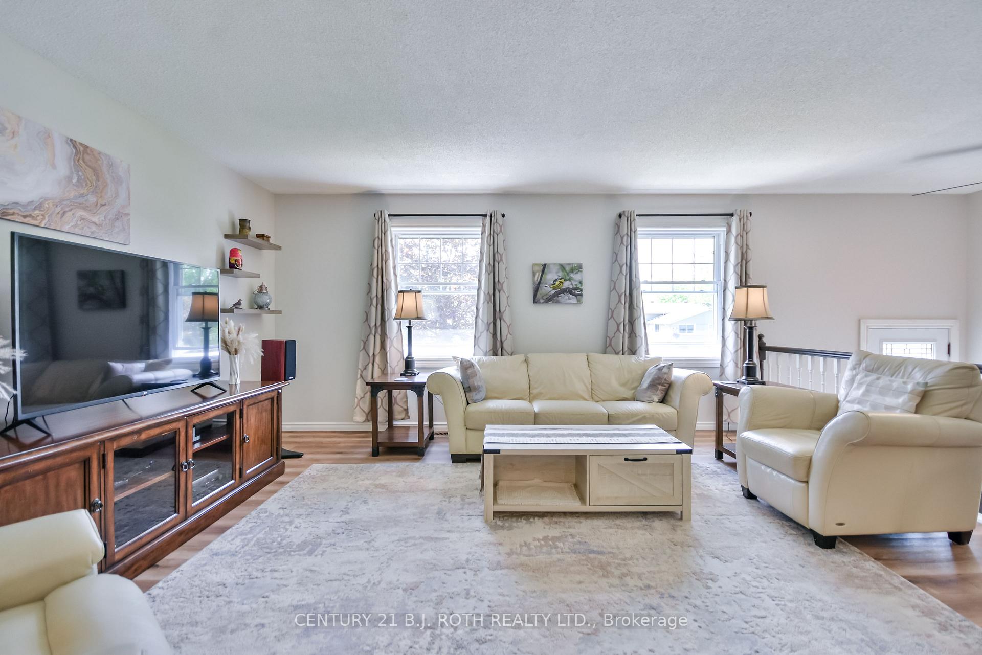 Photo 6 of 202 Crawford Street, Barrie, Ardagh — HOMEH