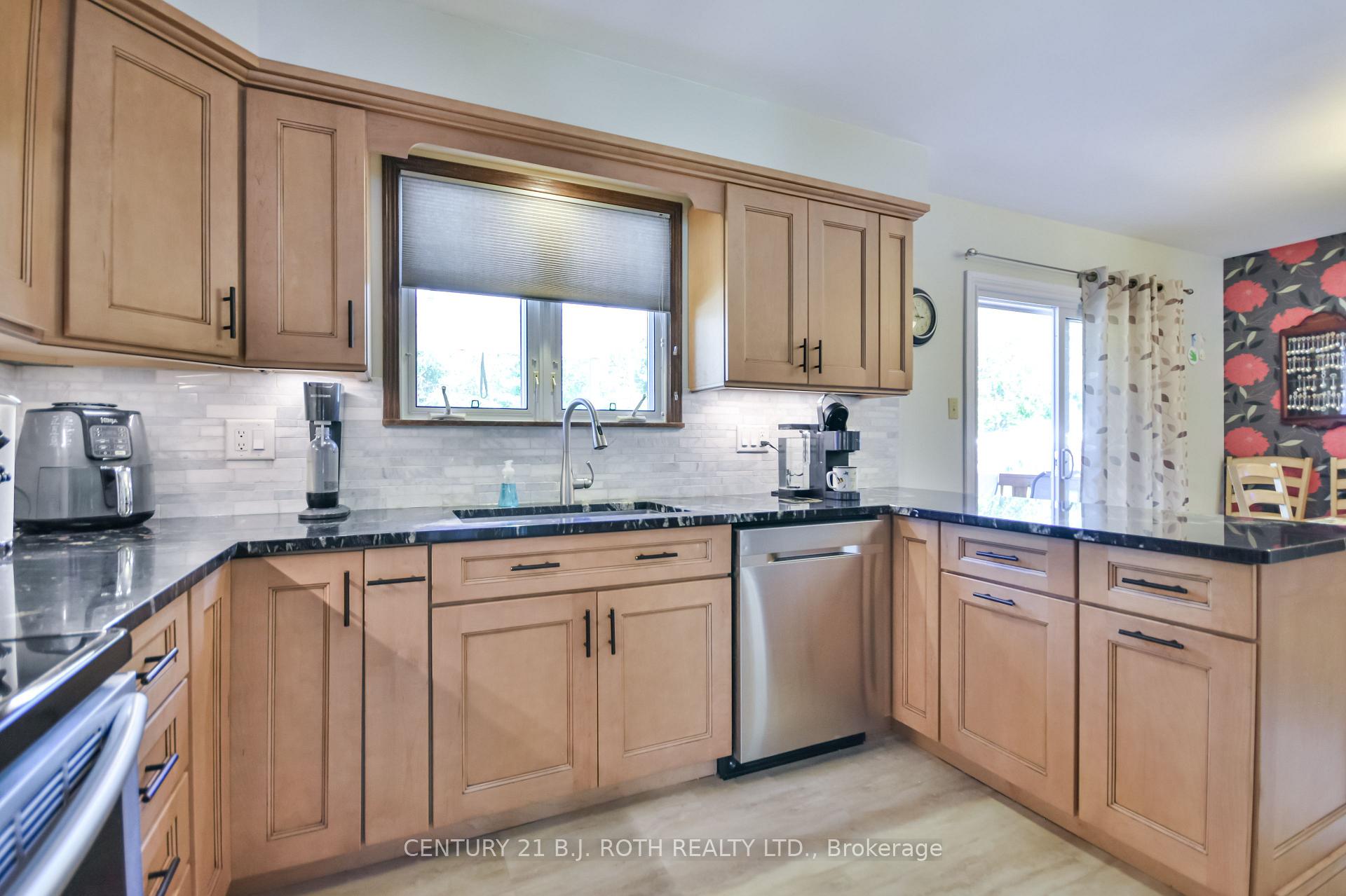 Photo 11 of 202 Crawford Street, Barrie, Ardagh — HOMEH