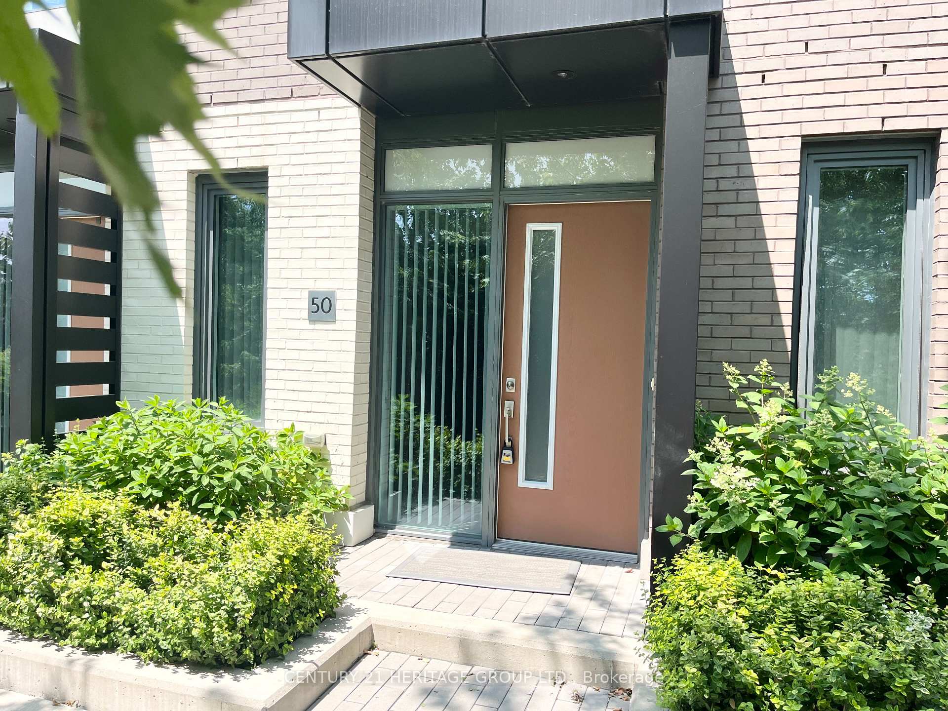 Photo 1 of Unit TH50, 1020 Portage Parkway, Vaughan, Concord — HOMEH