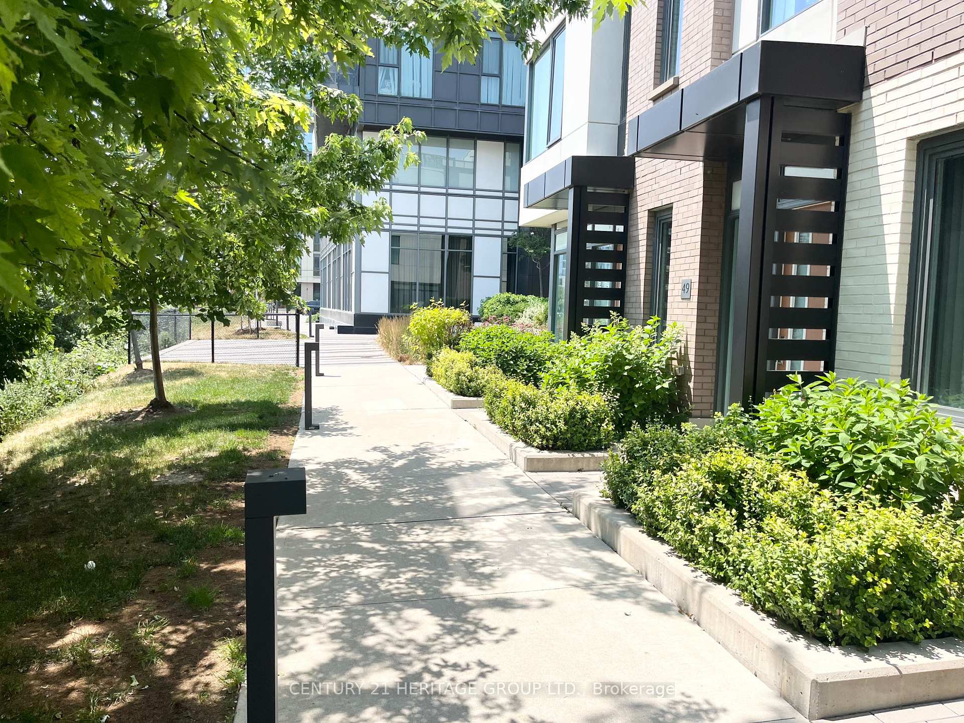 Photo 7 of Unit TH50, 1020 Portage Parkway, Vaughan, Concord — HOMEH
