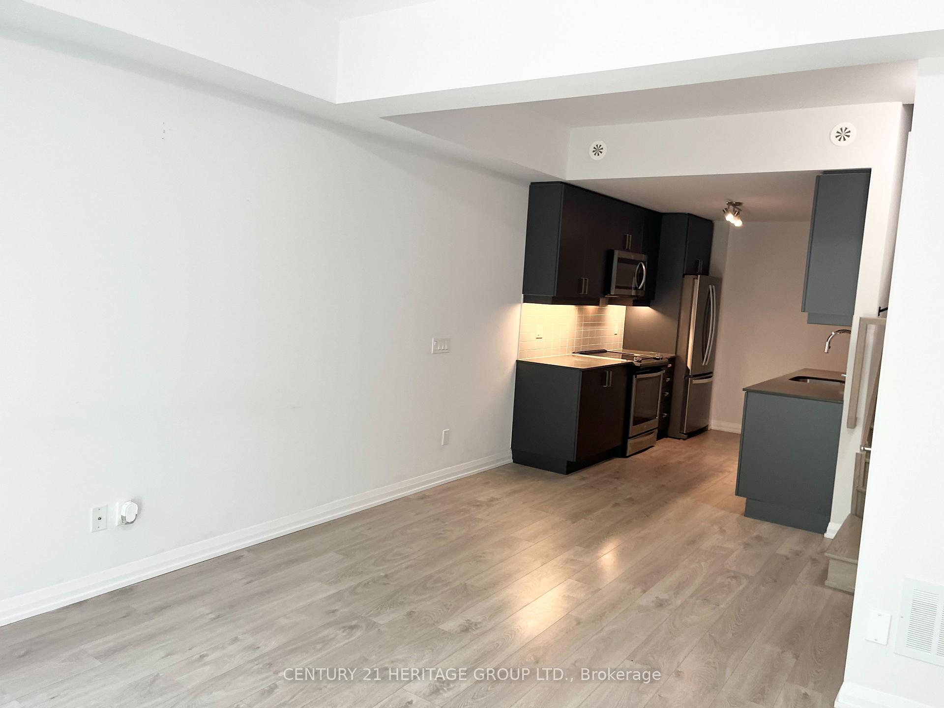 Photo 3 of Unit TH50, 1020 Portage Parkway, Vaughan, Concord — HOMEH