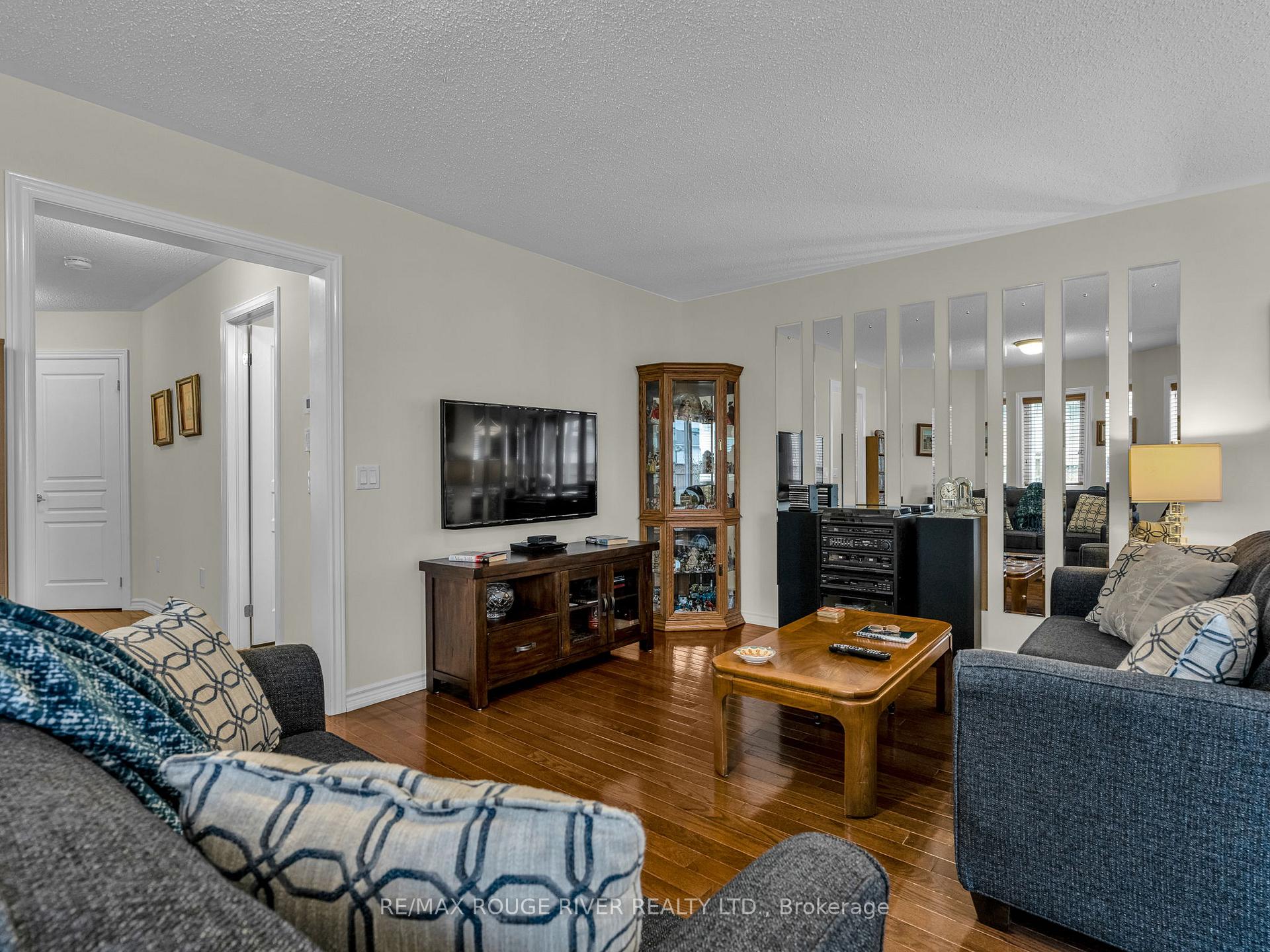 Photo 6 of 837 Charles Wilson Parkway, Cobourg — HOMEH