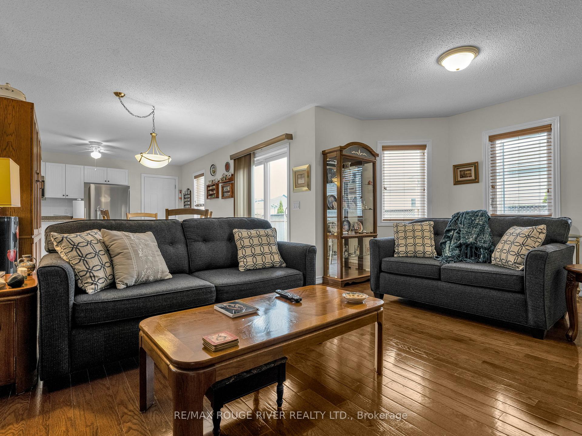 Photo 8 of 837 Charles Wilson Parkway, Cobourg — HOMEH