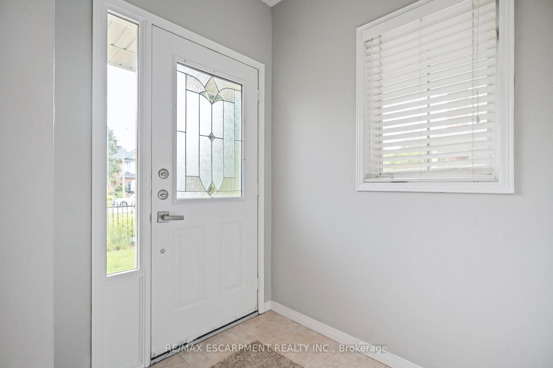 Photo 31 of 55 Valridge Drive, Hamilton, Ancaster — HOMEH