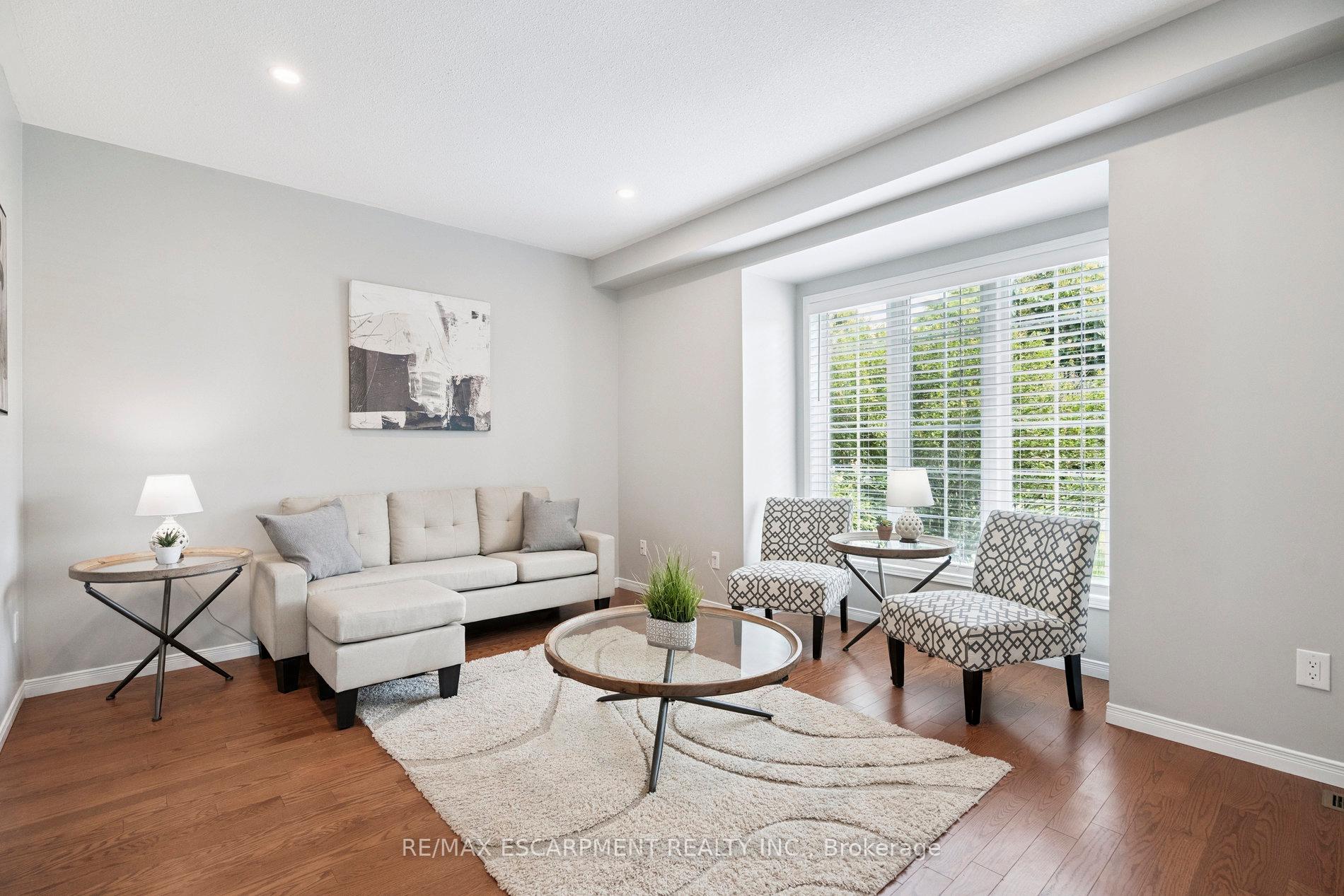 Photo 13 of 55 Valridge Drive, Hamilton, Ancaster — HOMEH