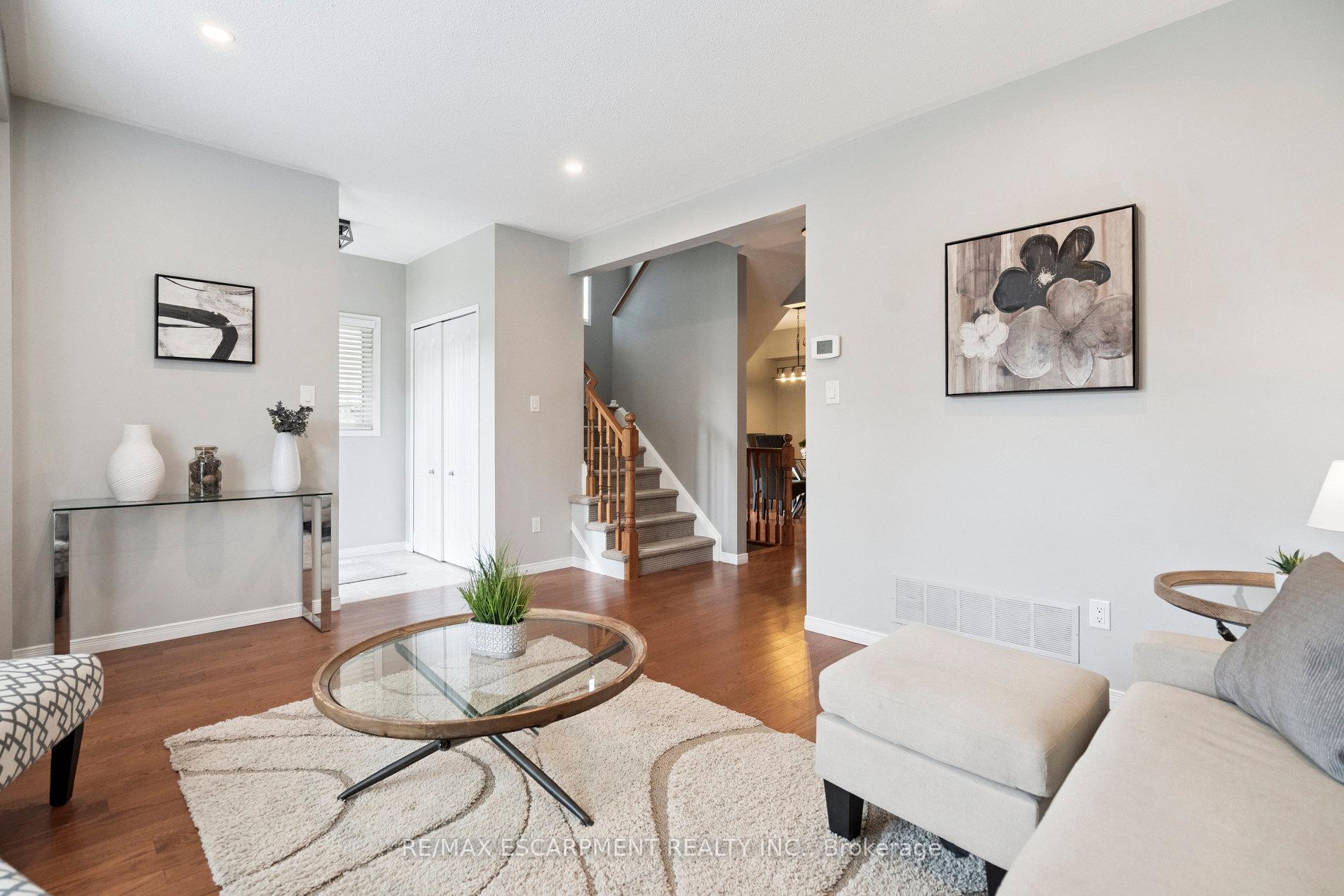 Photo 5 of 55 Valridge Drive, Hamilton, Ancaster — HOMEH