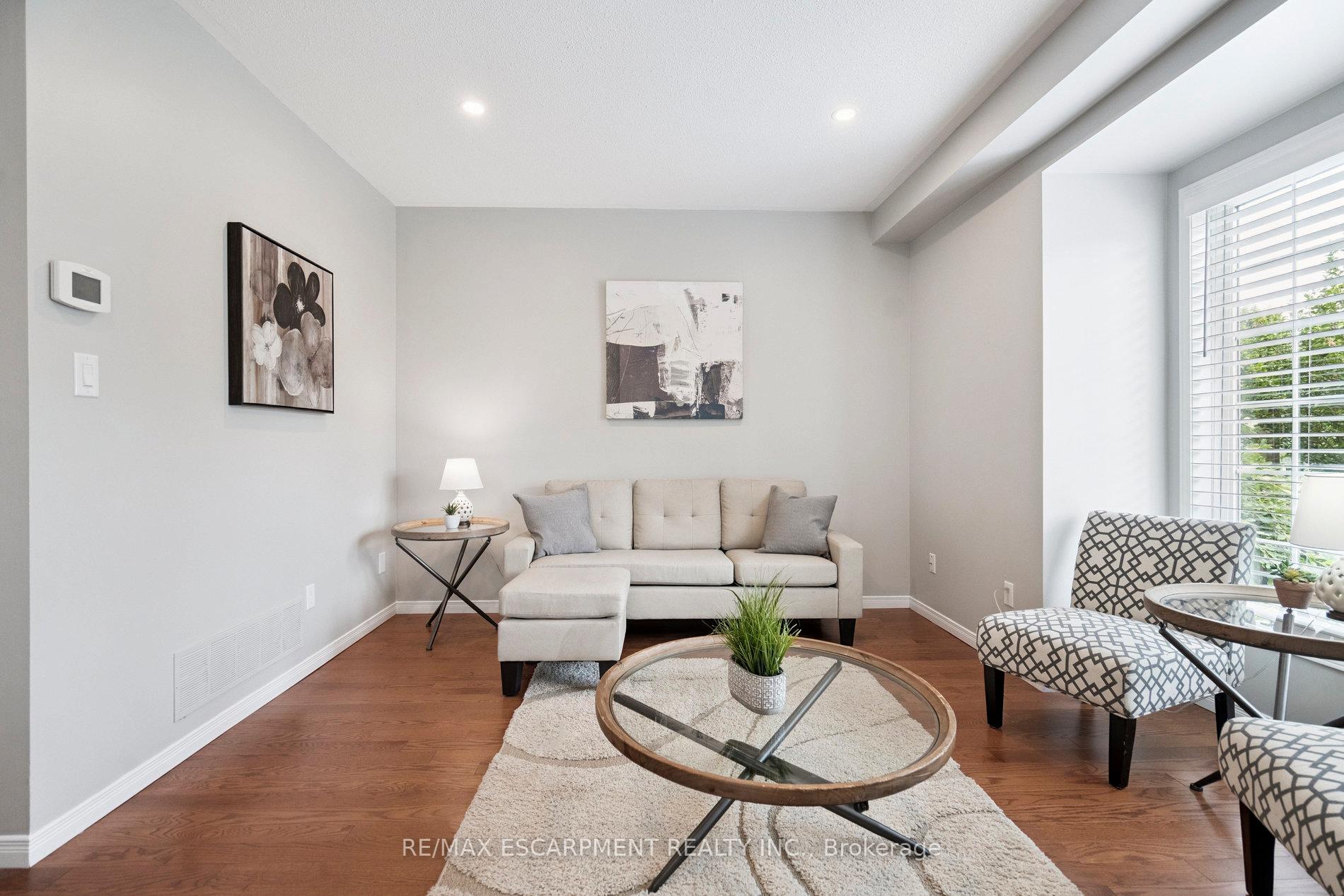 Photo 9 of 55 Valridge Drive, Hamilton, Ancaster — HOMEH