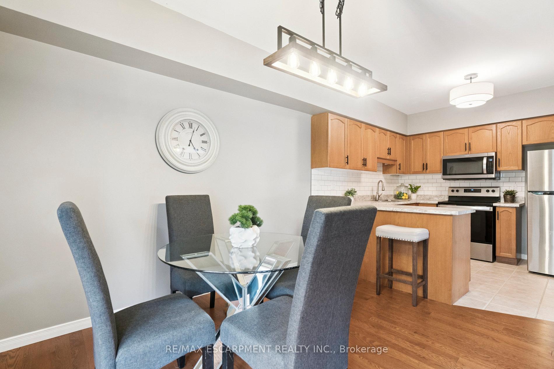Photo 15 of 55 Valridge Drive, Hamilton, Ancaster — HOMEH