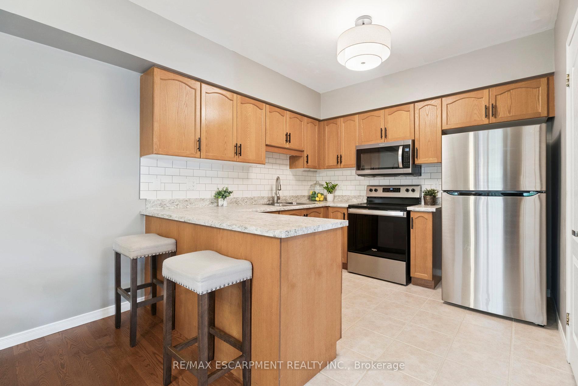 Photo 12 of 55 Valridge Drive, Hamilton, Ancaster — HOMEH