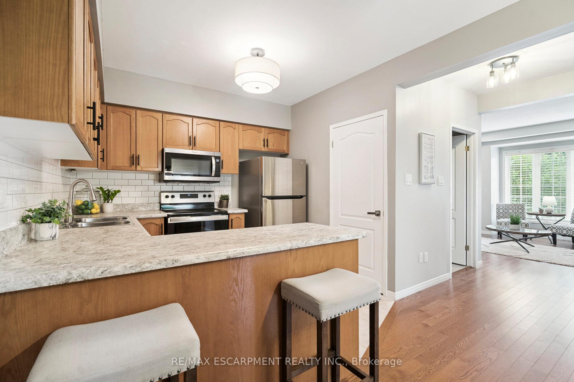 Photo 10 of 55 Valridge Drive, Hamilton, Ancaster — HOMEH