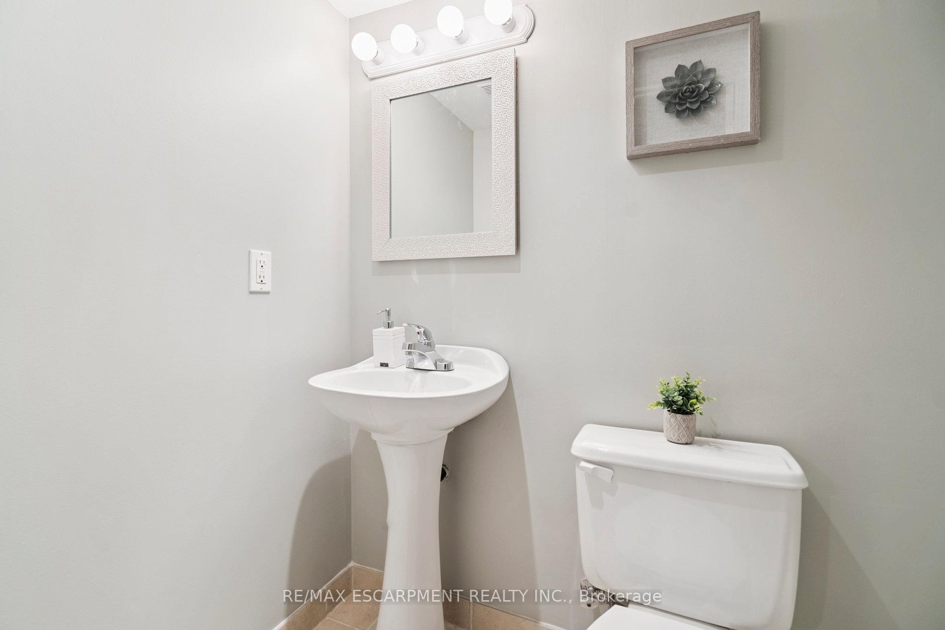 Photo 2 of 55 Valridge Drive, Hamilton, Ancaster — HOMEH