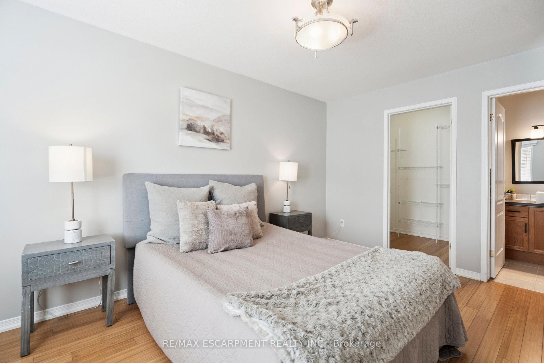 Photo 14 of 55 Valridge Drive, Hamilton, Ancaster — HOMEH