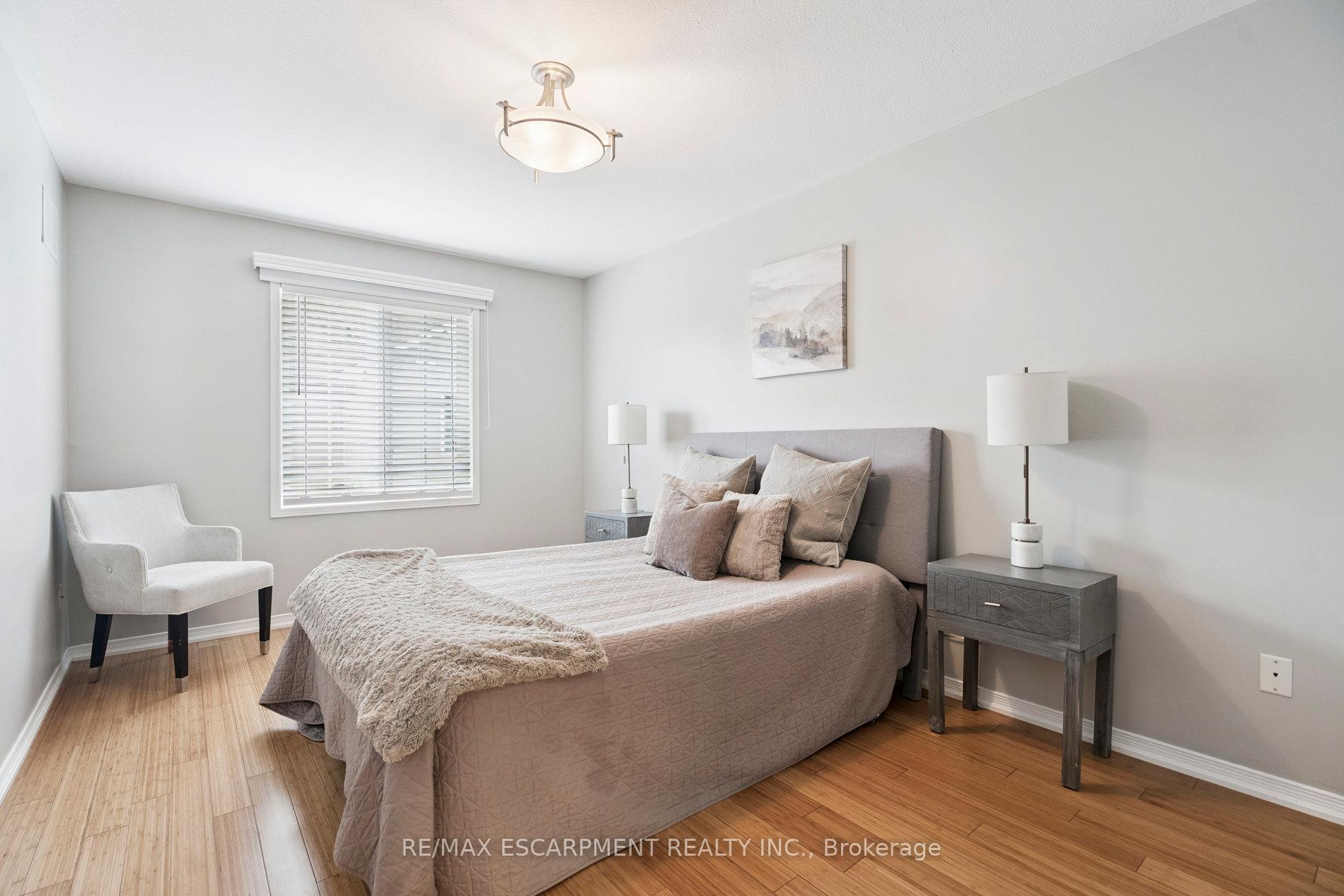 Photo 7 of 55 Valridge Drive, Hamilton, Ancaster — HOMEH
