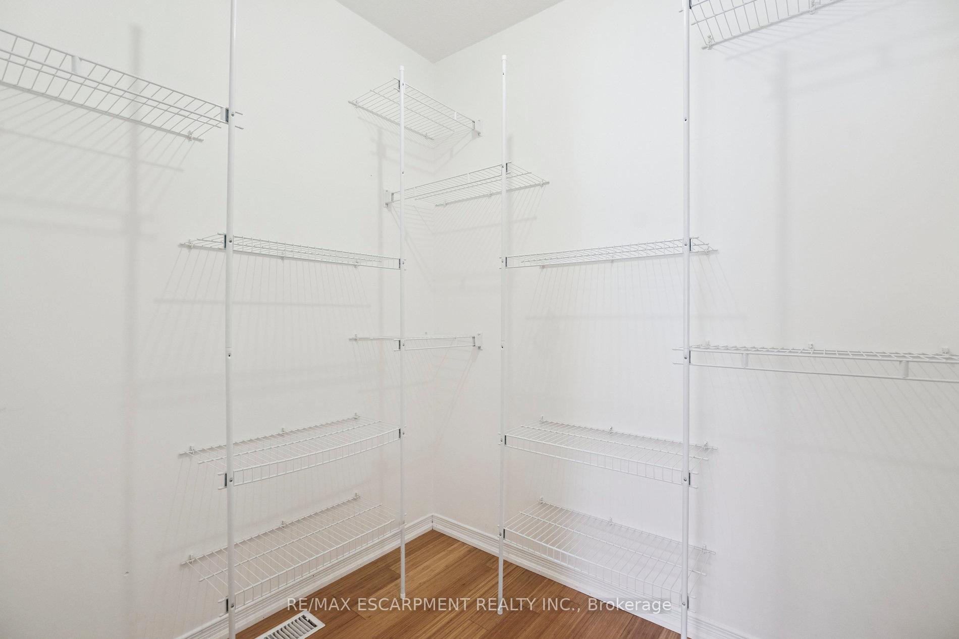 Photo 21 of 55 Valridge Drive, Hamilton, Ancaster — HOMEH