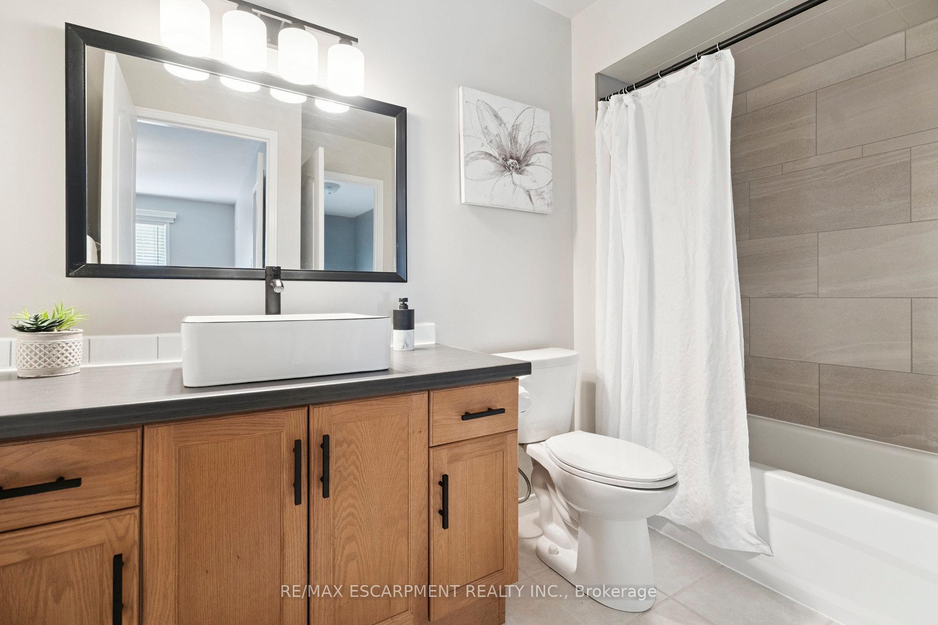 Photo 18 of 55 Valridge Drive, Hamilton, Ancaster — HOMEH