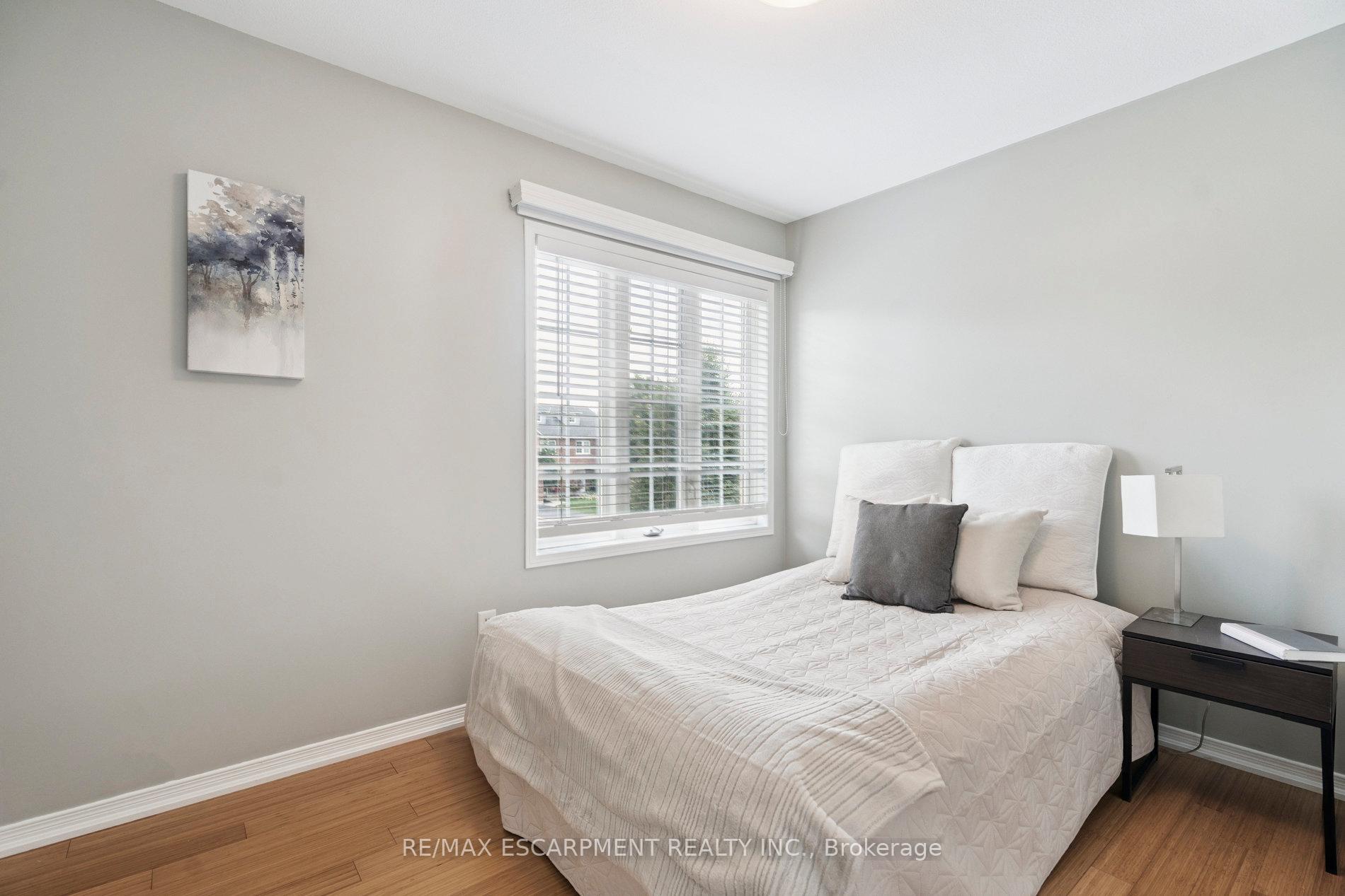 Photo 25 of 55 Valridge Drive, Hamilton, Ancaster — HOMEH