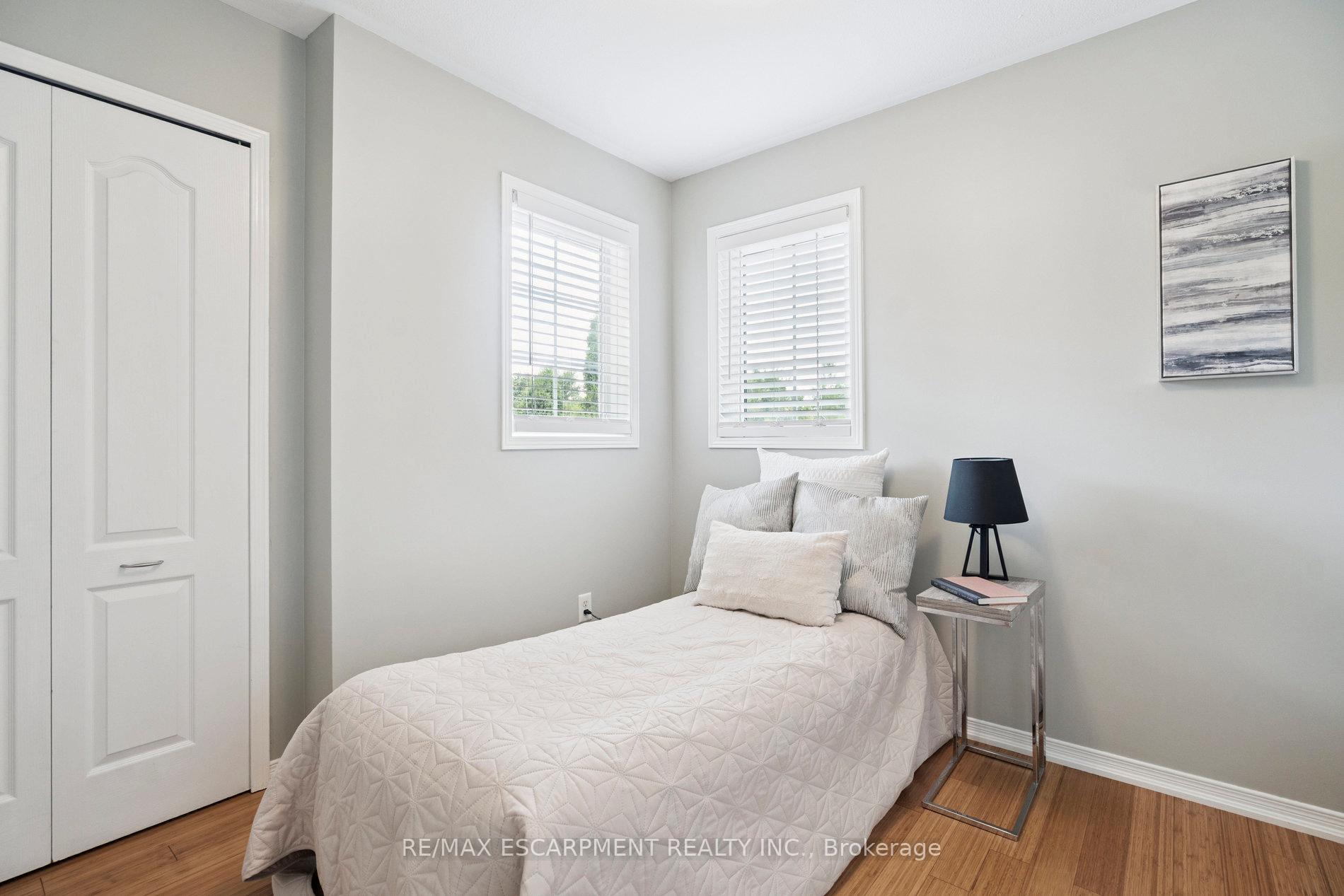 Photo 17 of 55 Valridge Drive, Hamilton, Ancaster — HOMEH