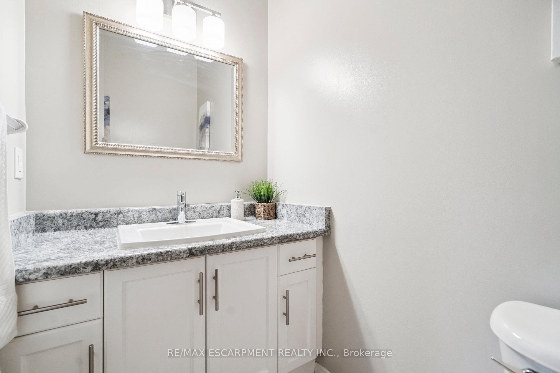 Photo 8 of 55 Valridge Drive, Hamilton, Ancaster — HOMEH