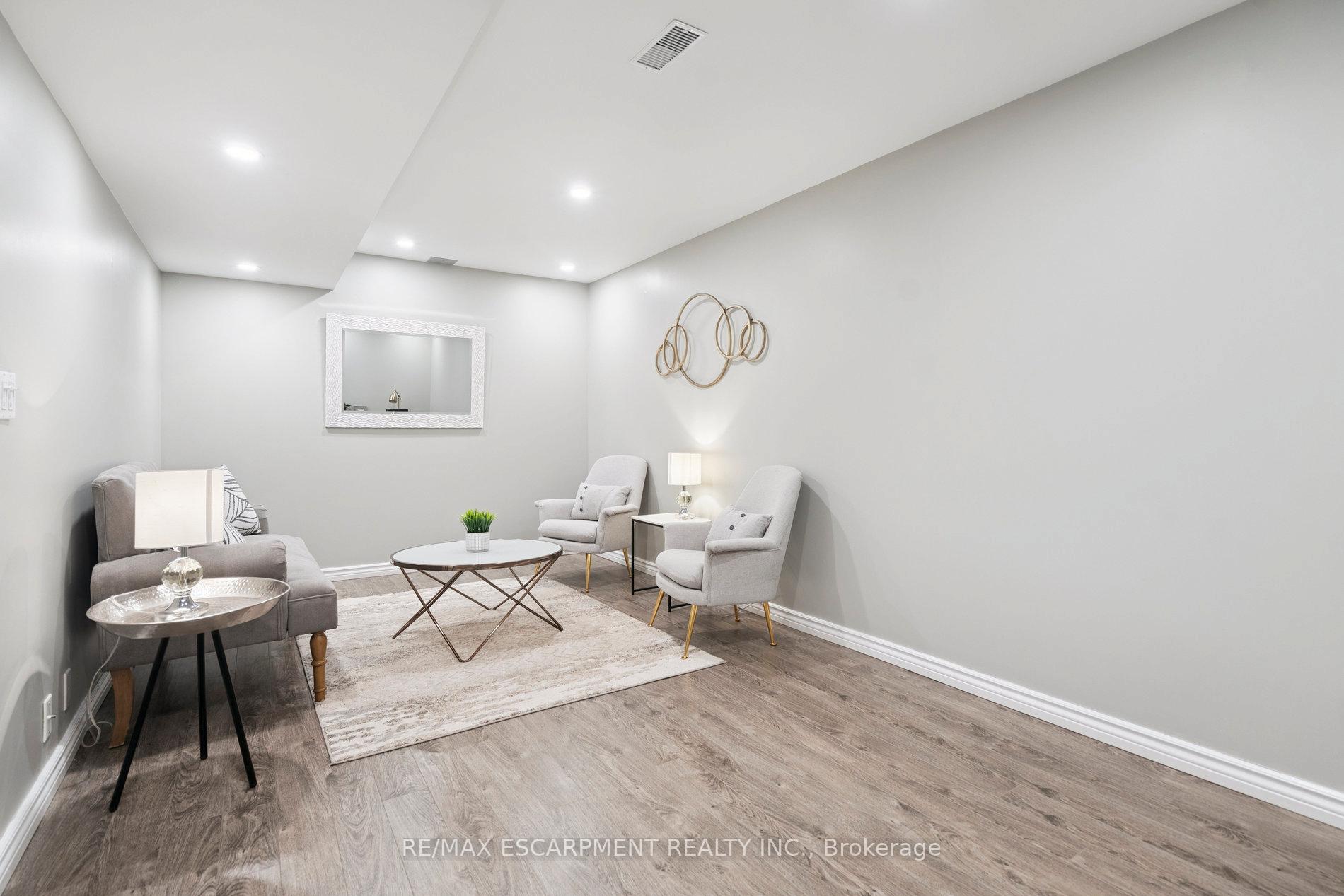 Photo 23 of 55 Valridge Drive, Hamilton, Ancaster — HOMEH