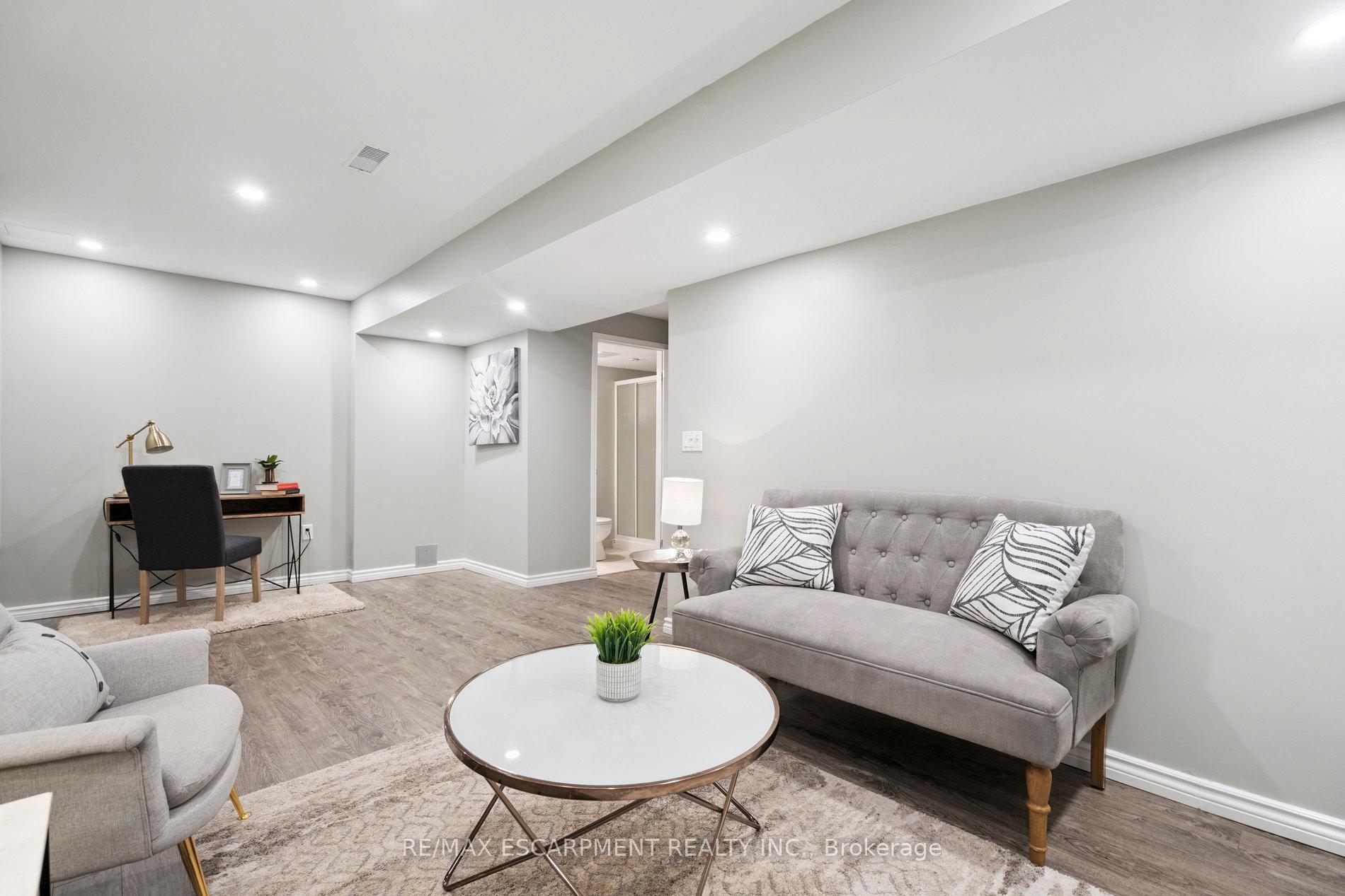Photo 20 of 55 Valridge Drive, Hamilton, Ancaster — HOMEH