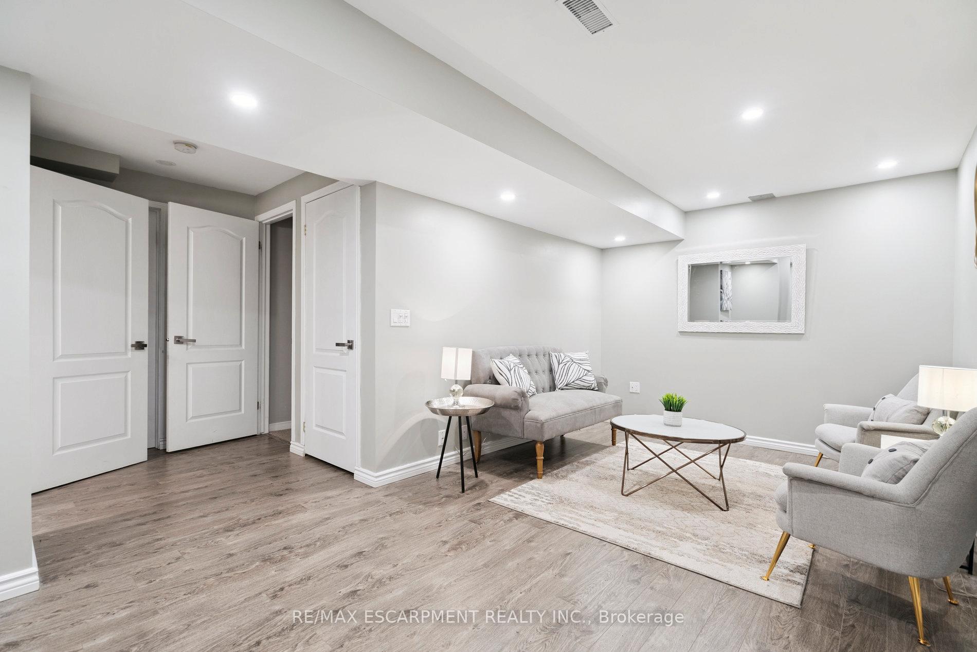 Photo 24 of 55 Valridge Drive, Hamilton, Ancaster — HOMEH