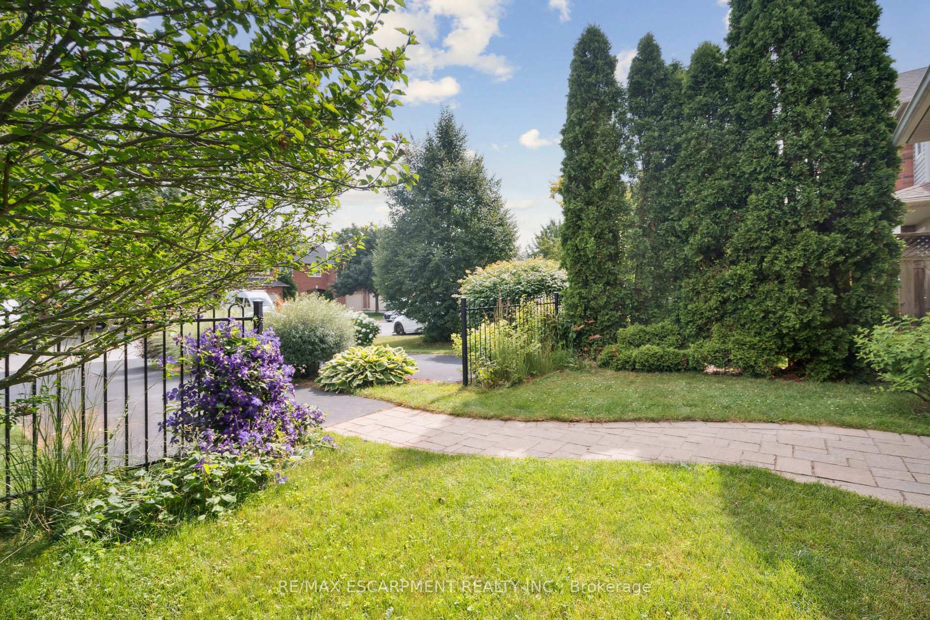 Photo 16 of 55 Valridge Drive, Hamilton, Ancaster — HOMEH