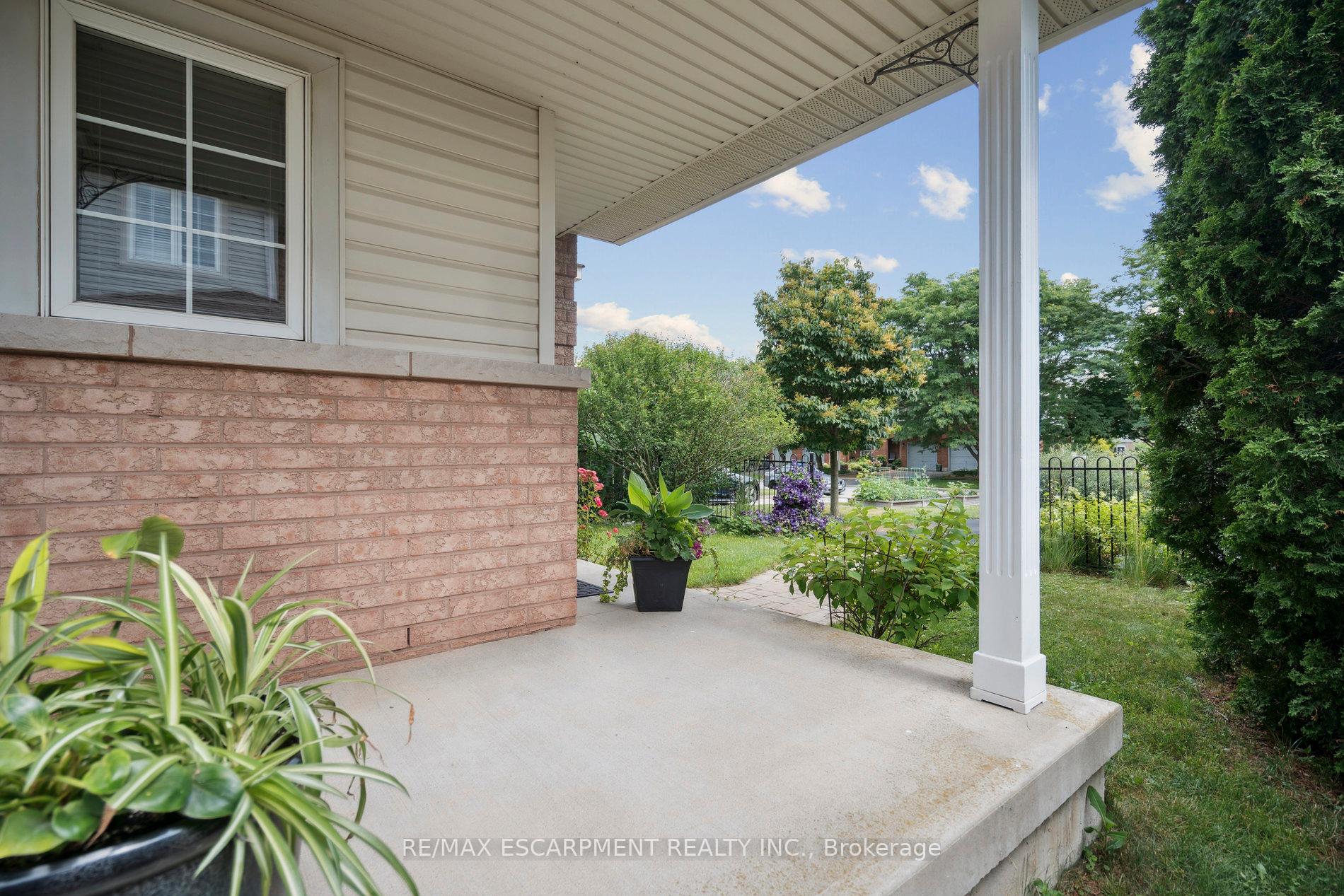 Photo 28 of 55 Valridge Drive, Hamilton, Ancaster — HOMEH