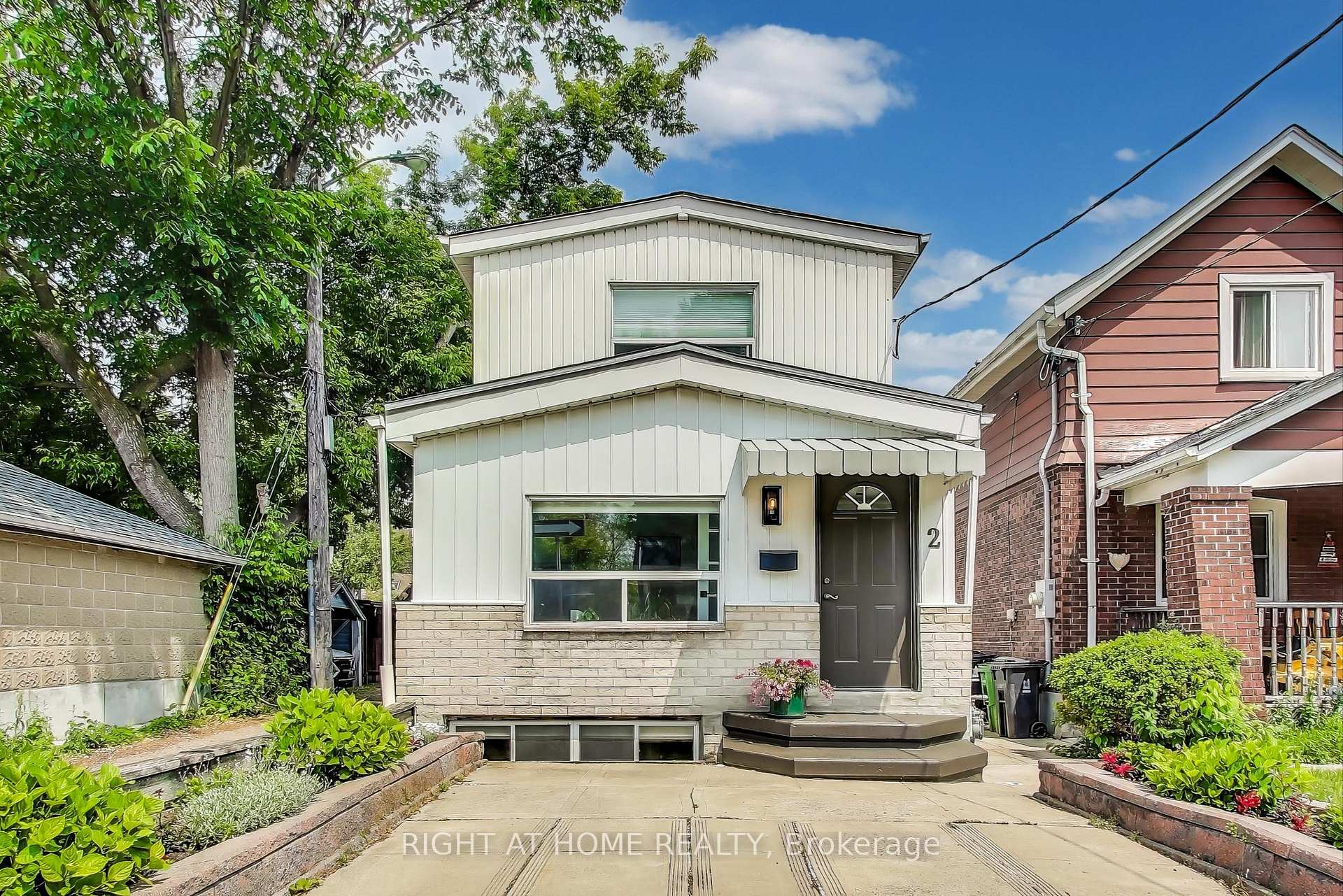 Front of 2 sutherland Avenue
