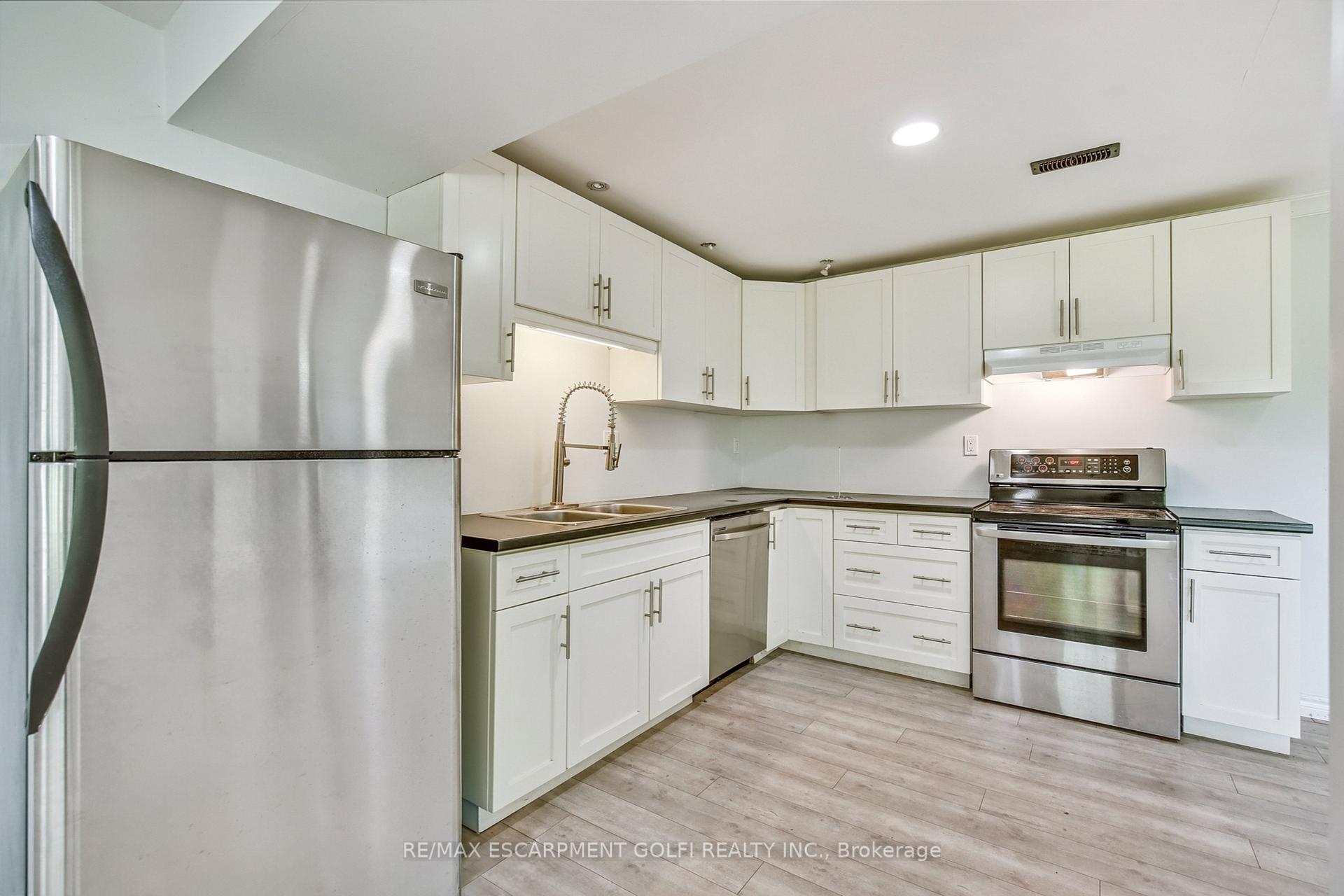 Photo 10 of 932 Old Dundas Road, Hamilton, Jerseyville — HOMEH