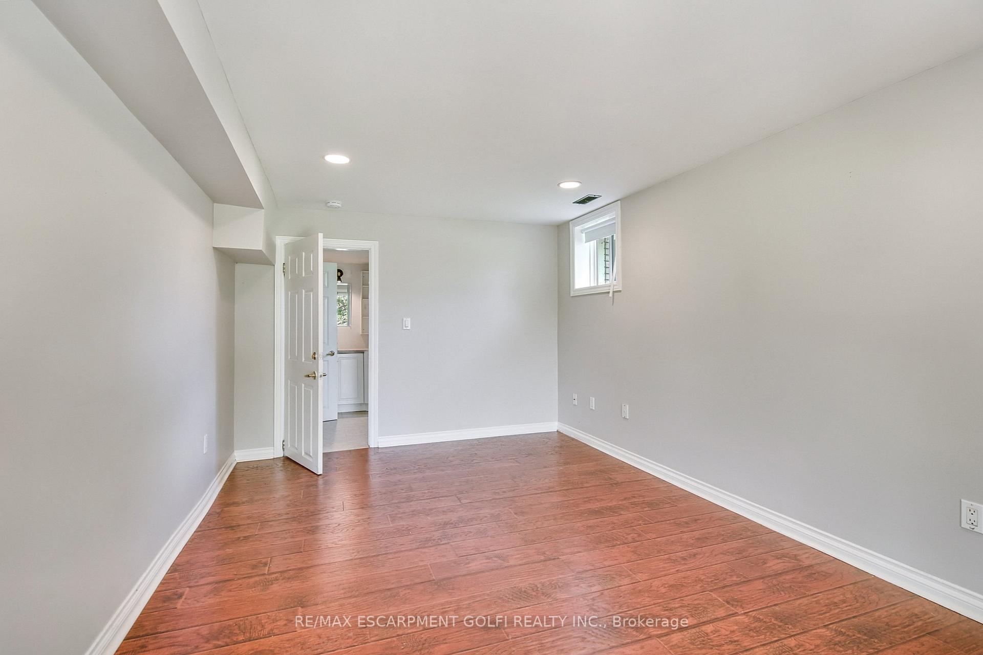 Photo 3 of 932 Old Dundas Road, Hamilton, Jerseyville — HOMEH