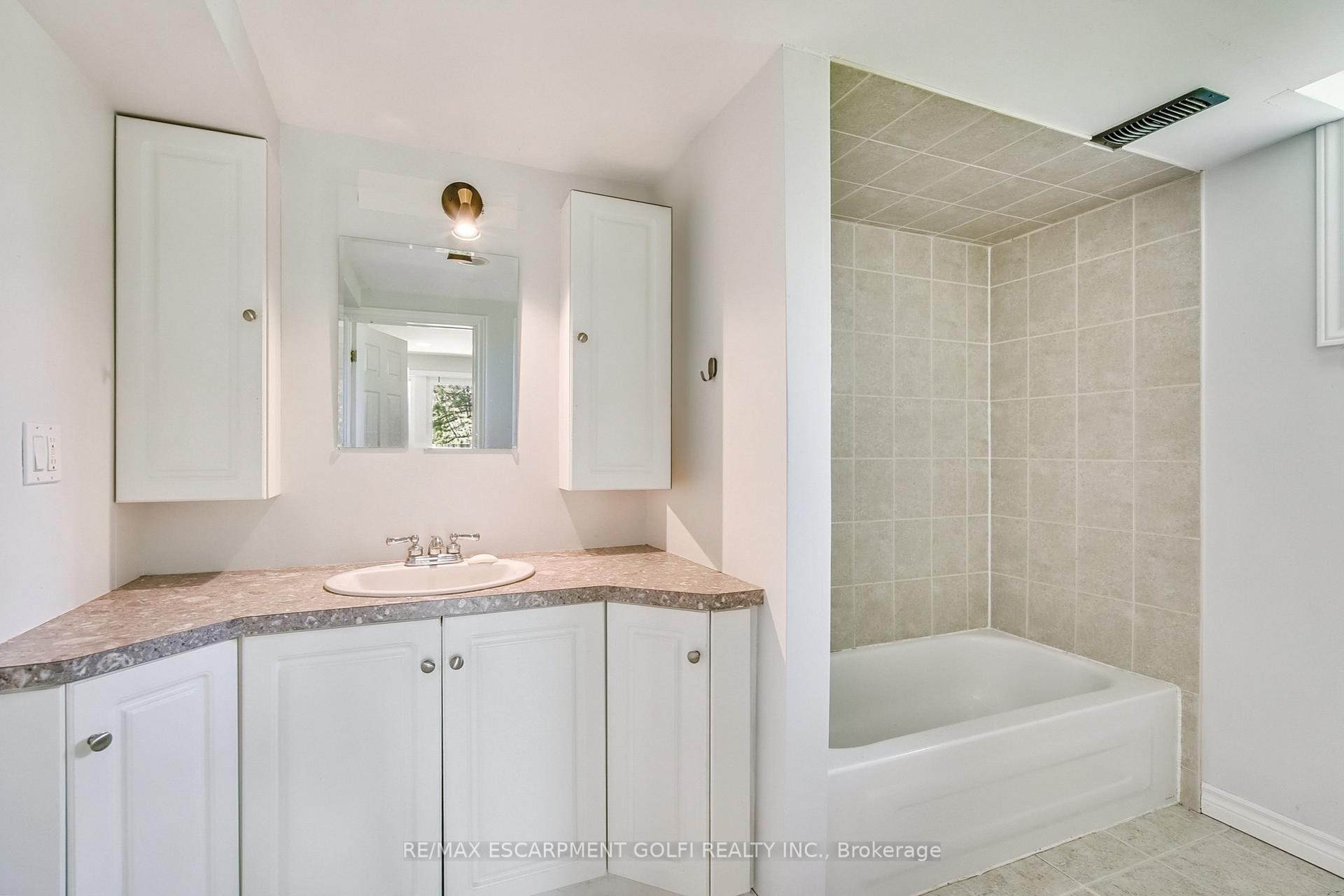 Photo 4 of 932 Old Dundas Road, Hamilton, Jerseyville — HOMEH