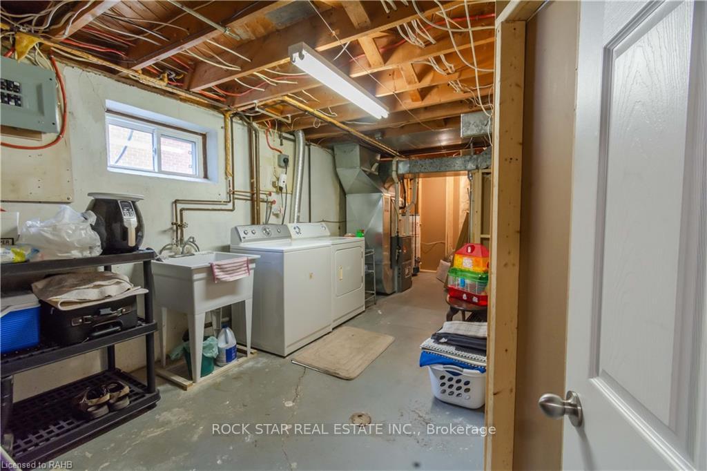 Photo 11 of Unit LOWER, 9 Viceroy Court, Hamilton, Hill Park — HOMEH