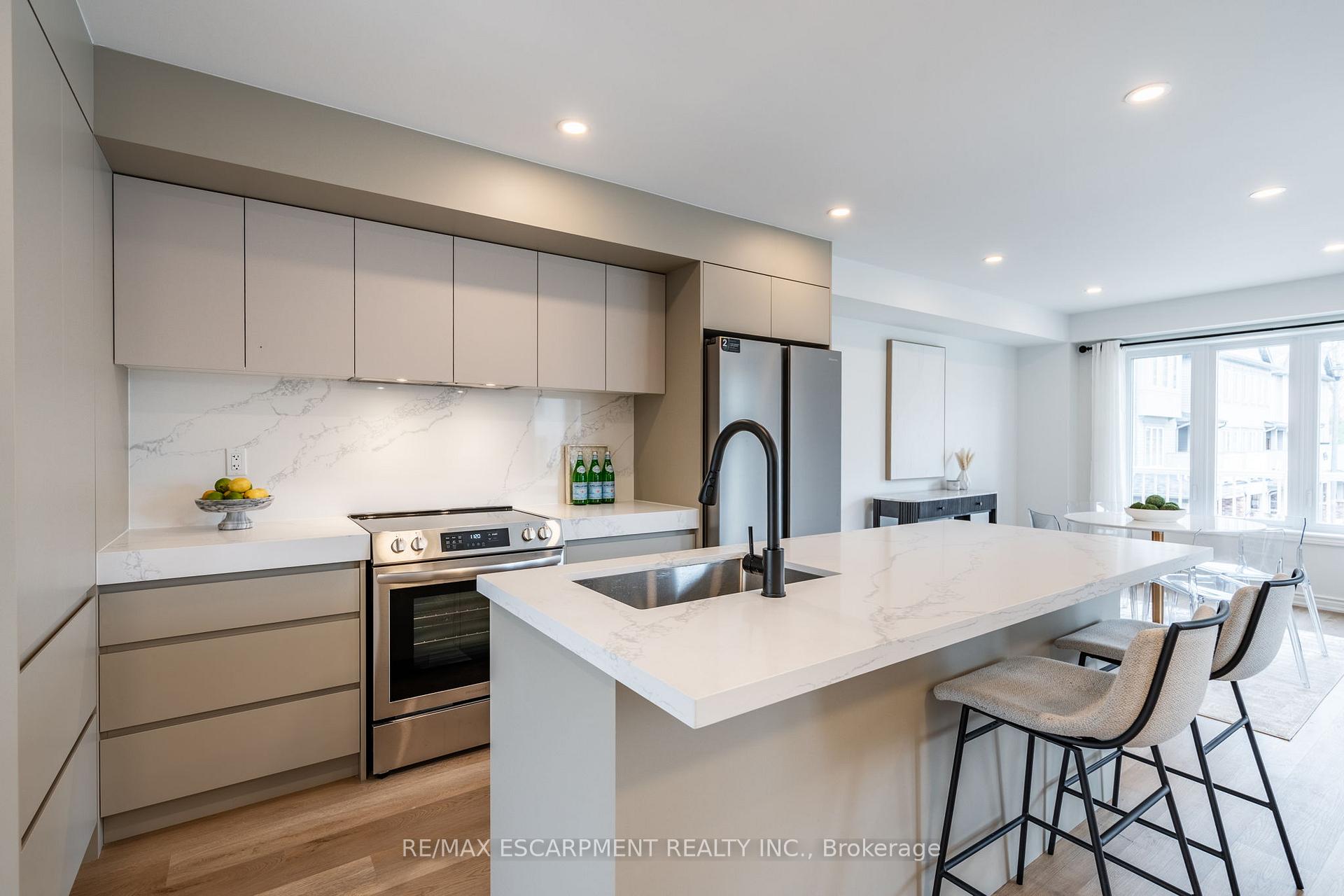 Photo 2 of 380 Linden Drive, Cambridge, Preston Heights — HOMEH