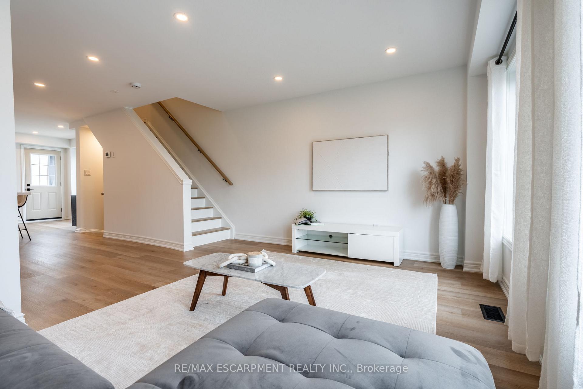 Photo 15 of 380 Linden Drive, Cambridge, Preston Heights — HOMEH