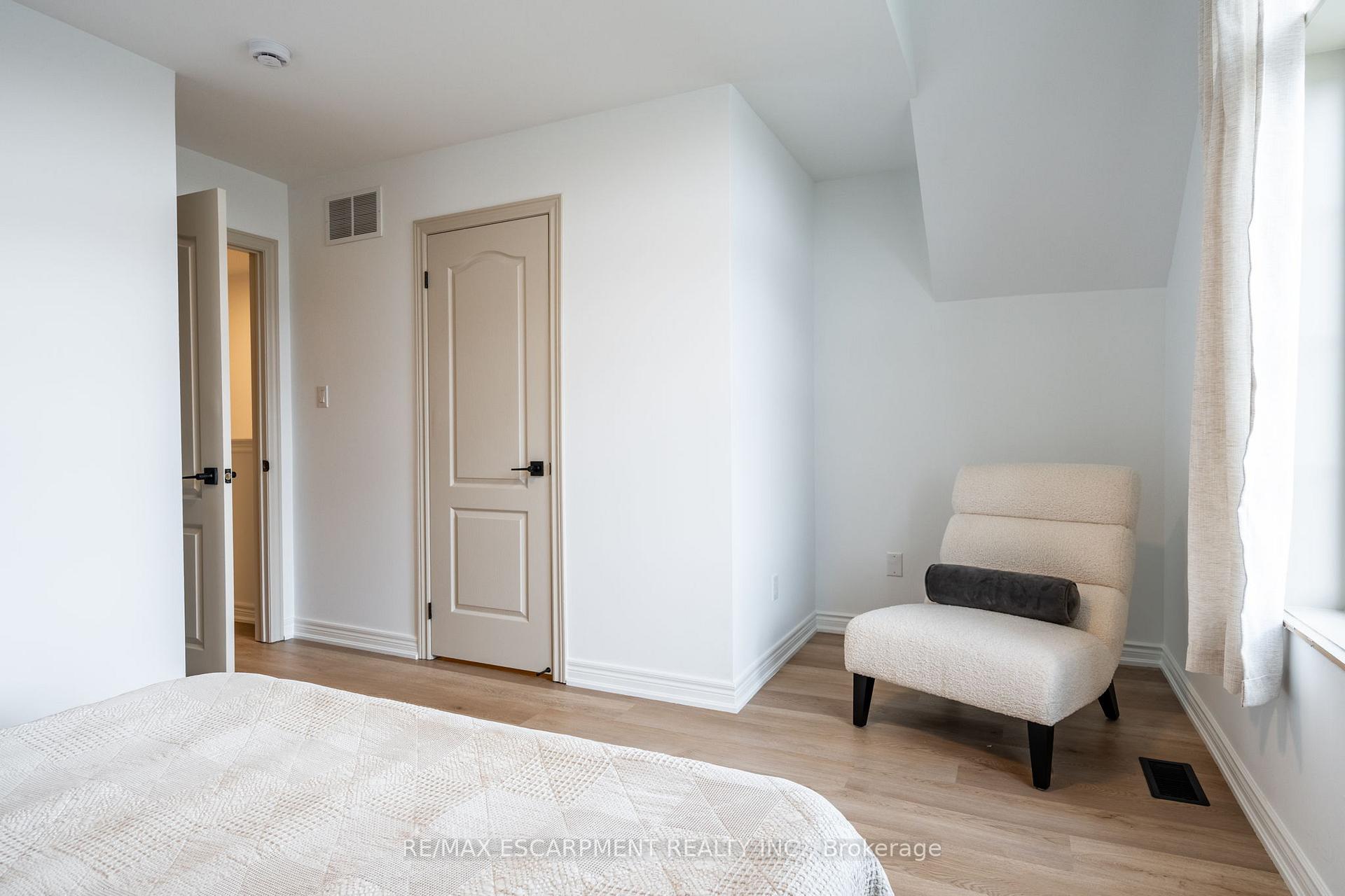 Photo 18 of 380 Linden Drive, Cambridge, Preston Heights — HOMEH