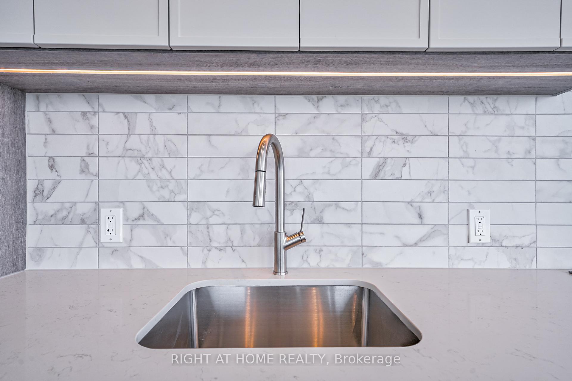 Photo 6 of Unit 1821, 2020 Bathurst Street, Toronto, Humewood-Cedarvale — HOMEH
