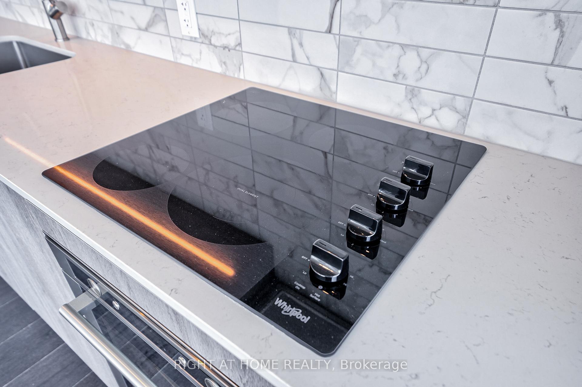 Photo 7 of Unit 1821, 2020 Bathurst Street, Toronto, Humewood-Cedarvale — HOMEH
