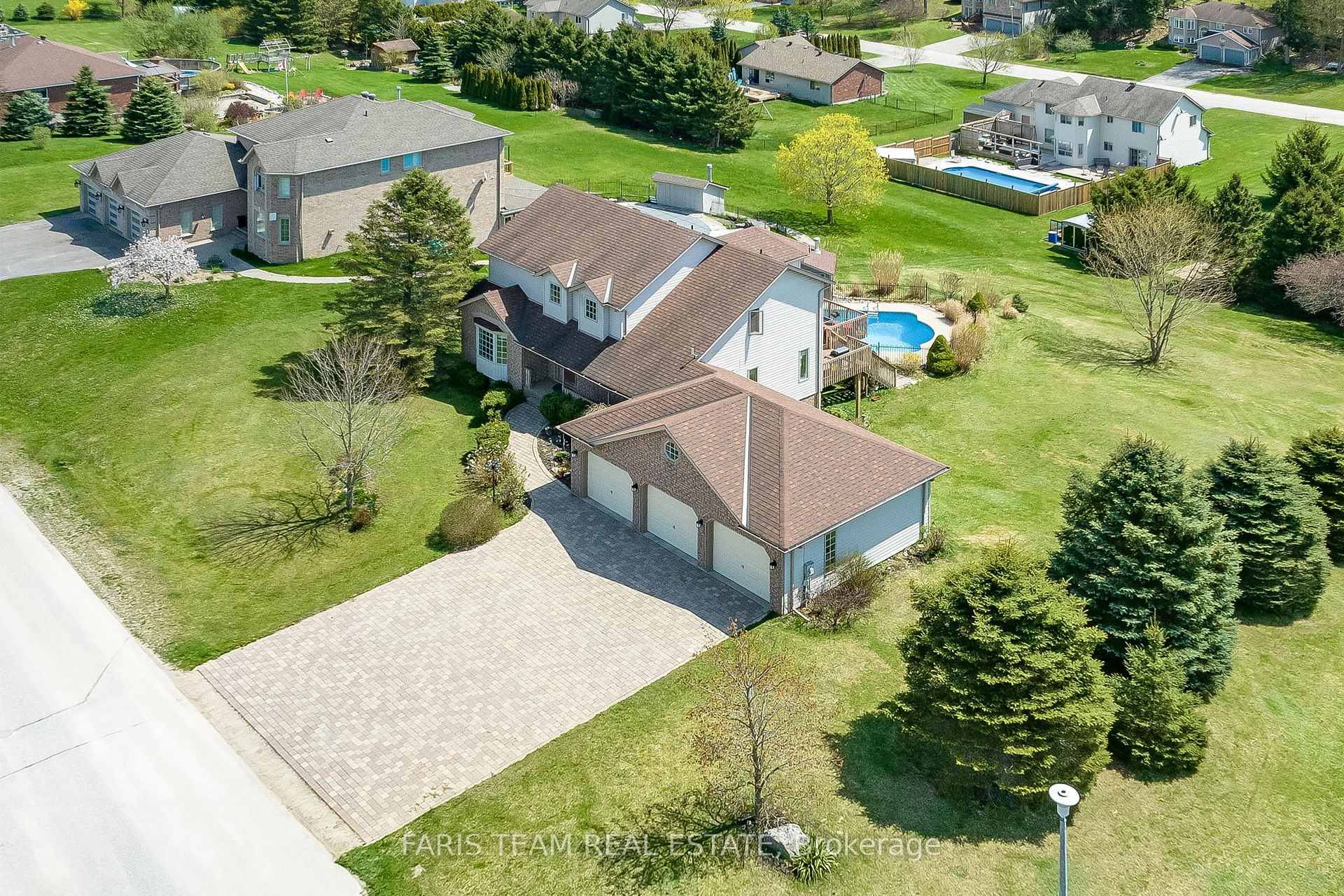 Photo 1 of 36 Marlow Circle, Springwater, Hillsdale — HOMEH