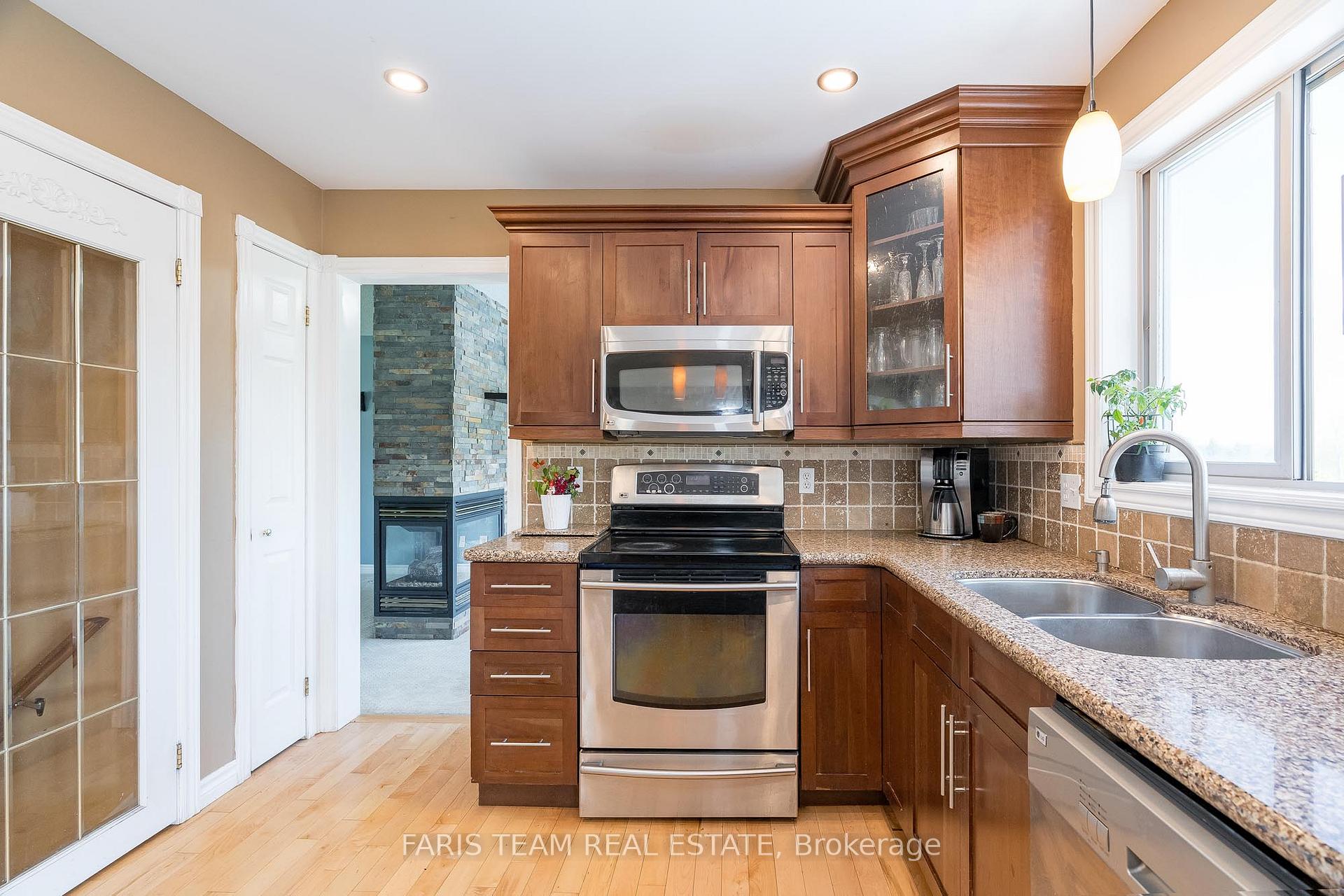 Photo 17 of 36 Marlow Circle, Springwater, Hillsdale — HOMEH