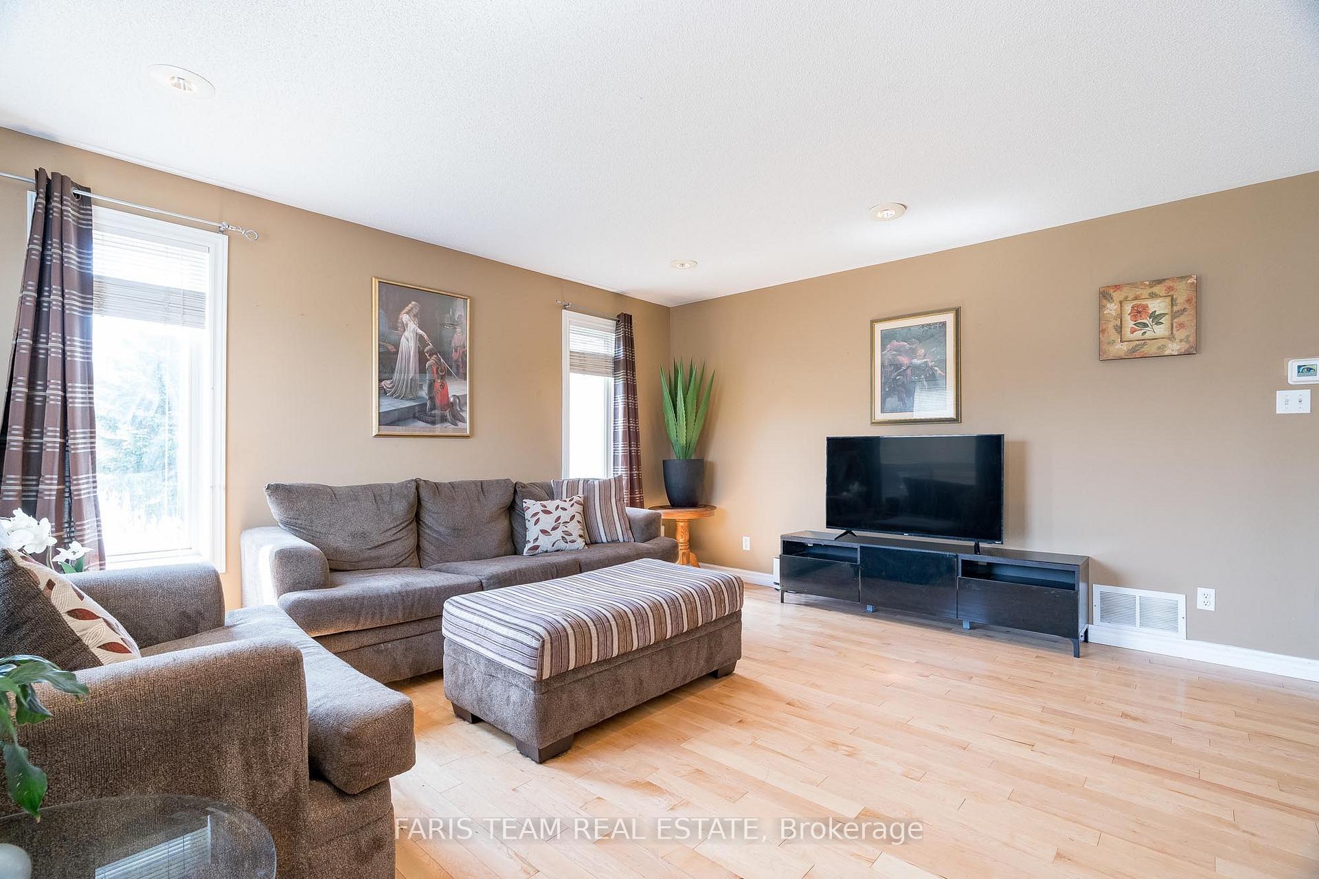 Photo 14 of 36 Marlow Circle, Springwater, Hillsdale — HOMEH