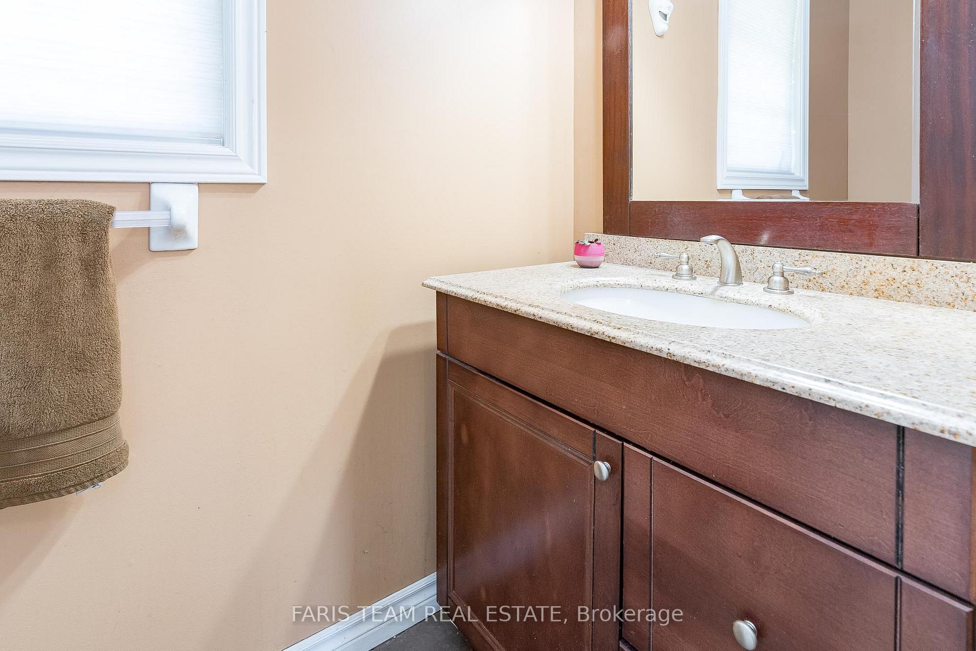 Photo 19 of 36 Marlow Circle, Springwater, Hillsdale — HOMEH