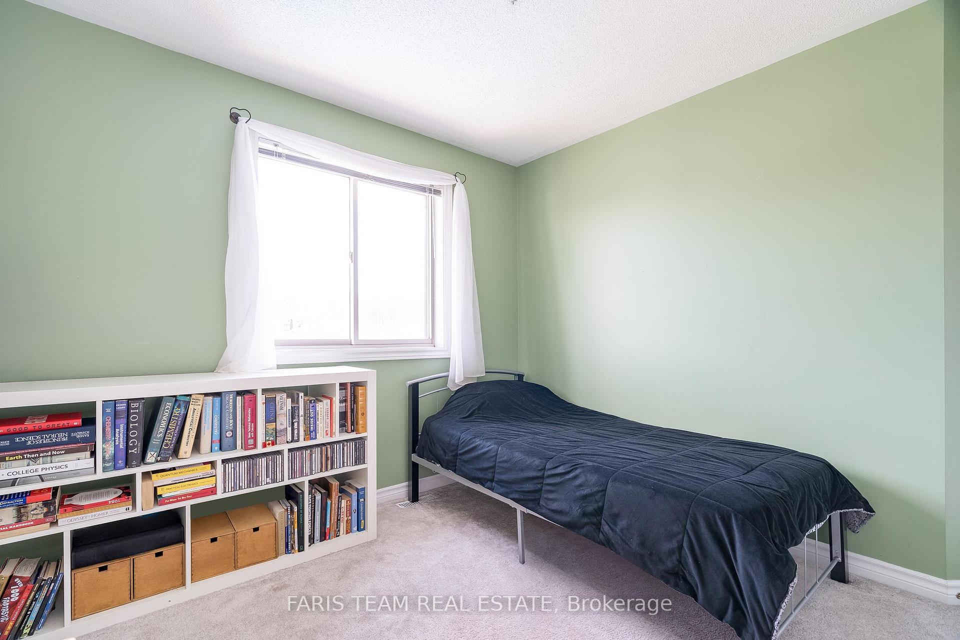 Photo 20 of 36 Marlow Circle, Springwater, Hillsdale — HOMEH