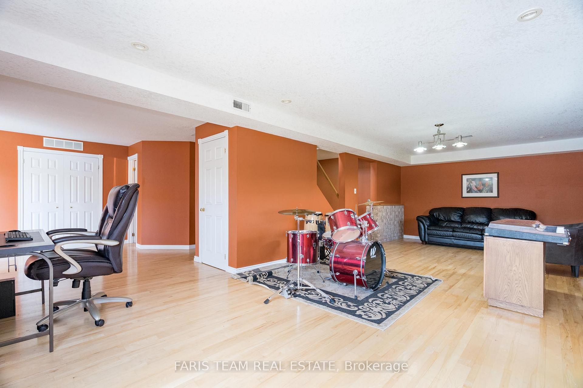 Photo 25 of 36 Marlow Circle, Springwater, Hillsdale — HOMEH