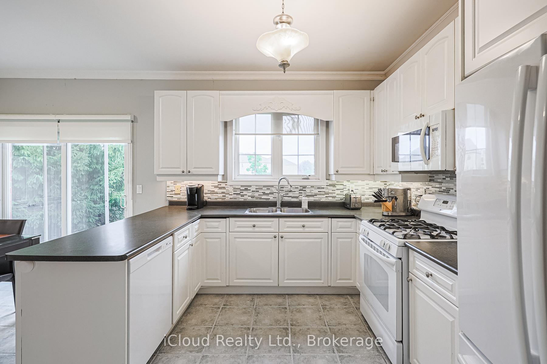 Photo 16 of 48 Donwoods Court, Brampton, Vales of Castlemore — HOMEH