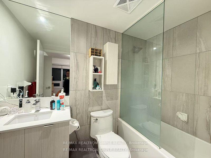 Photo 4 of Unit 3202, 99 Broadway Avenue, Toronto, Mount Pleasant West — HOMEH