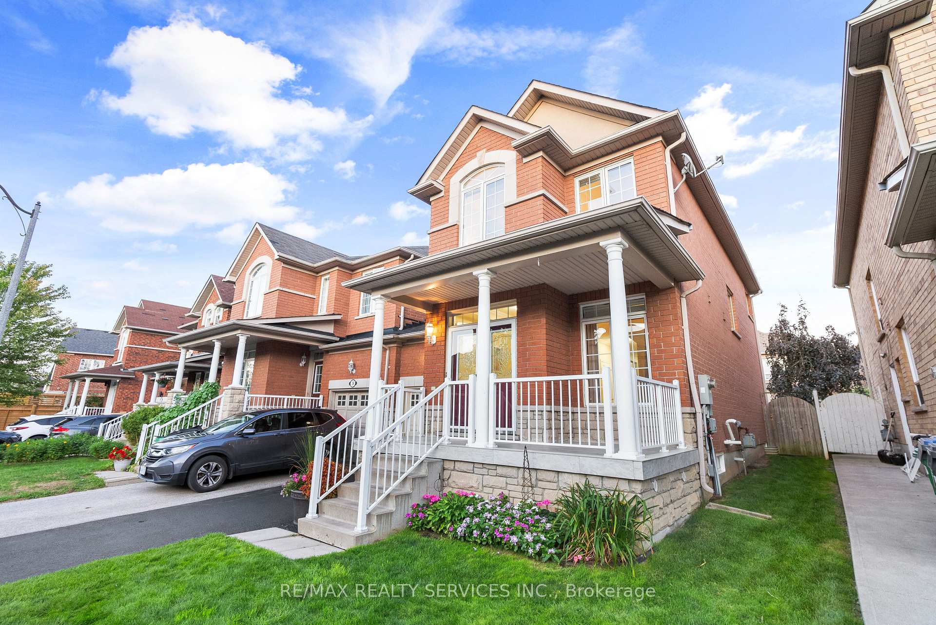 Photo 2 of 37 Overture Lane, Brampton, Bramalea North Industrial — HOMEH