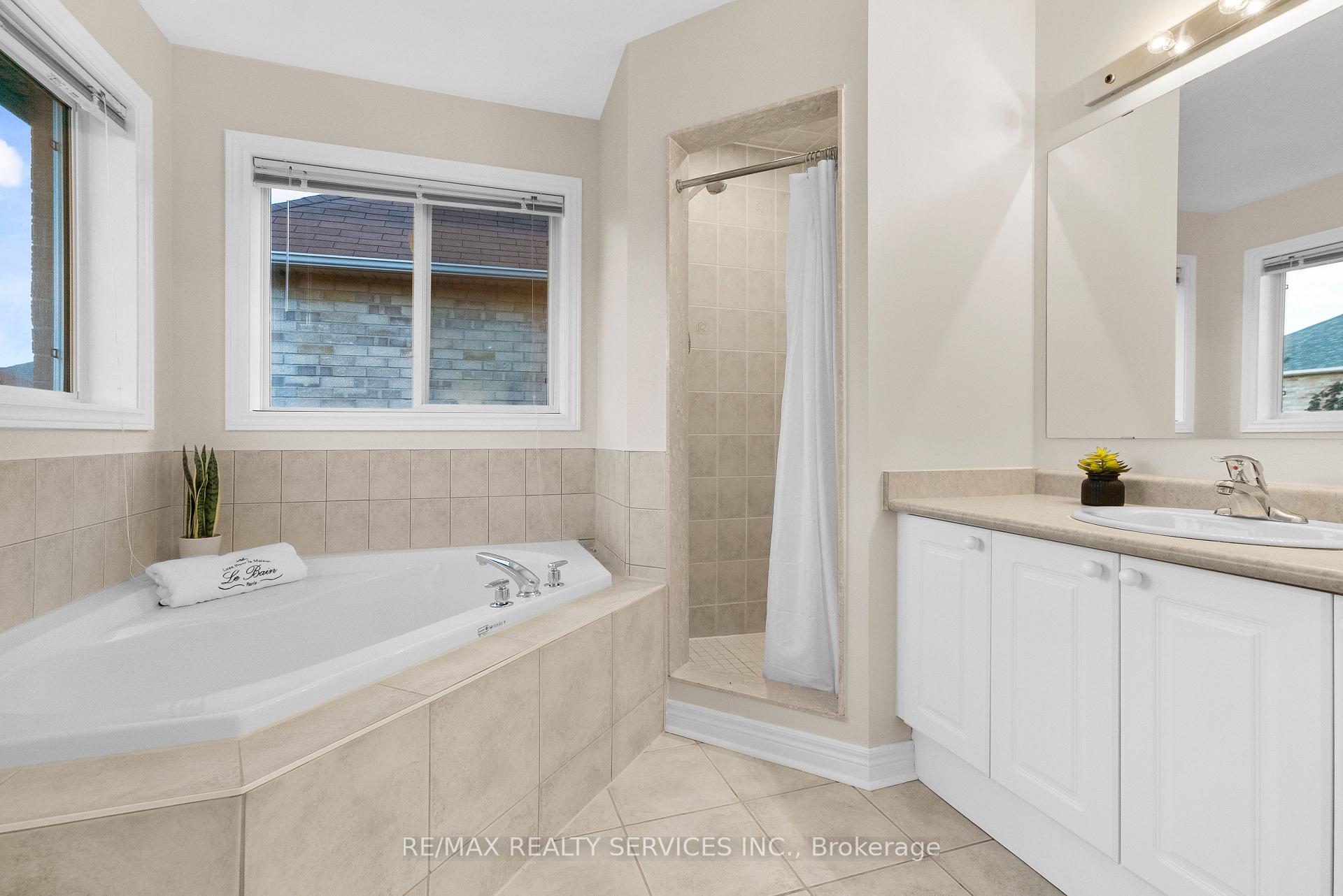 Photo 12 of 37 Overture Lane, Brampton, Bramalea North Industrial — HOMEH