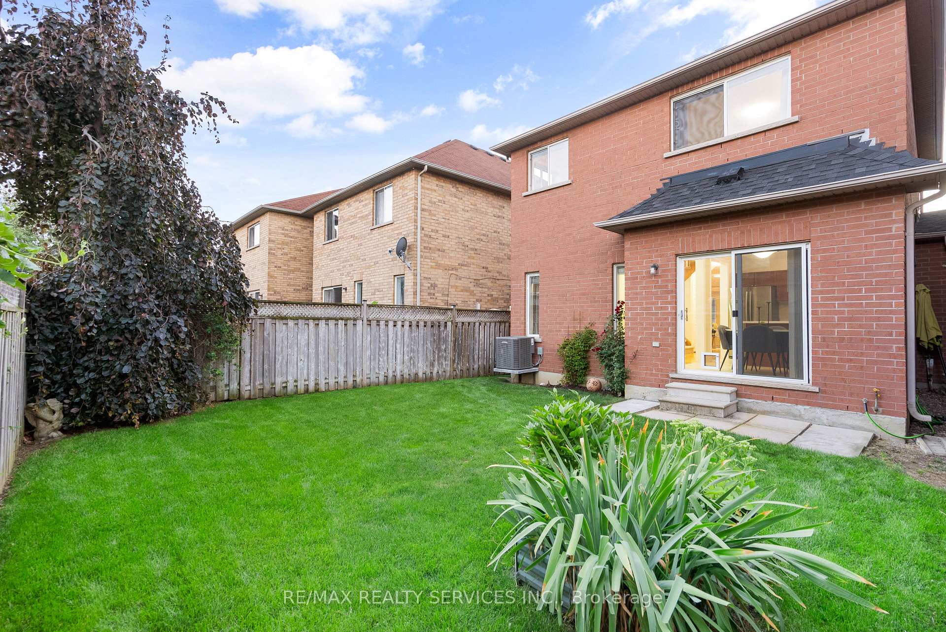 Photo 17 of 37 Overture Lane, Brampton, Bramalea North Industrial — HOMEH